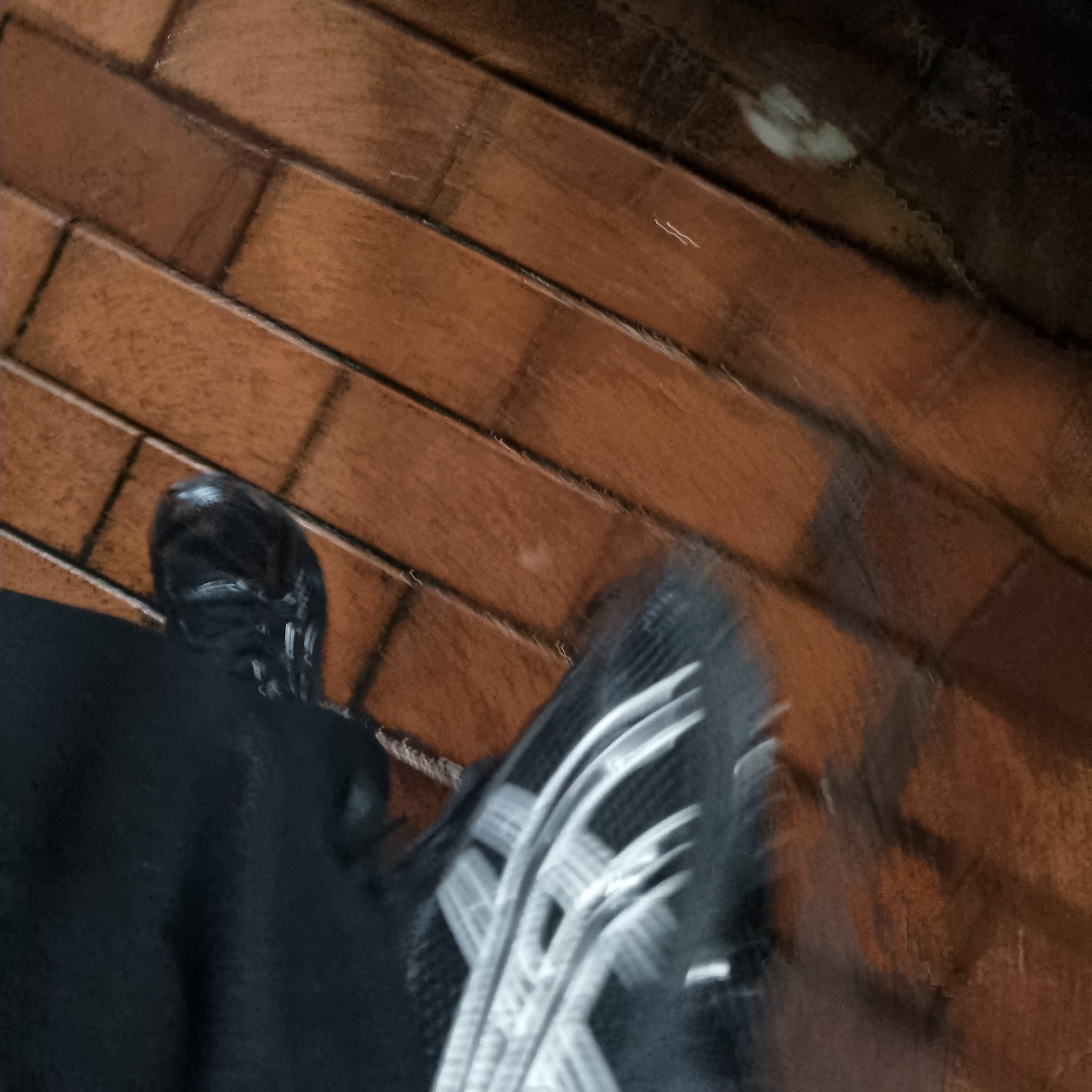 Asics Gel-Kayano 14 Black Pure Silver 착용 스타일