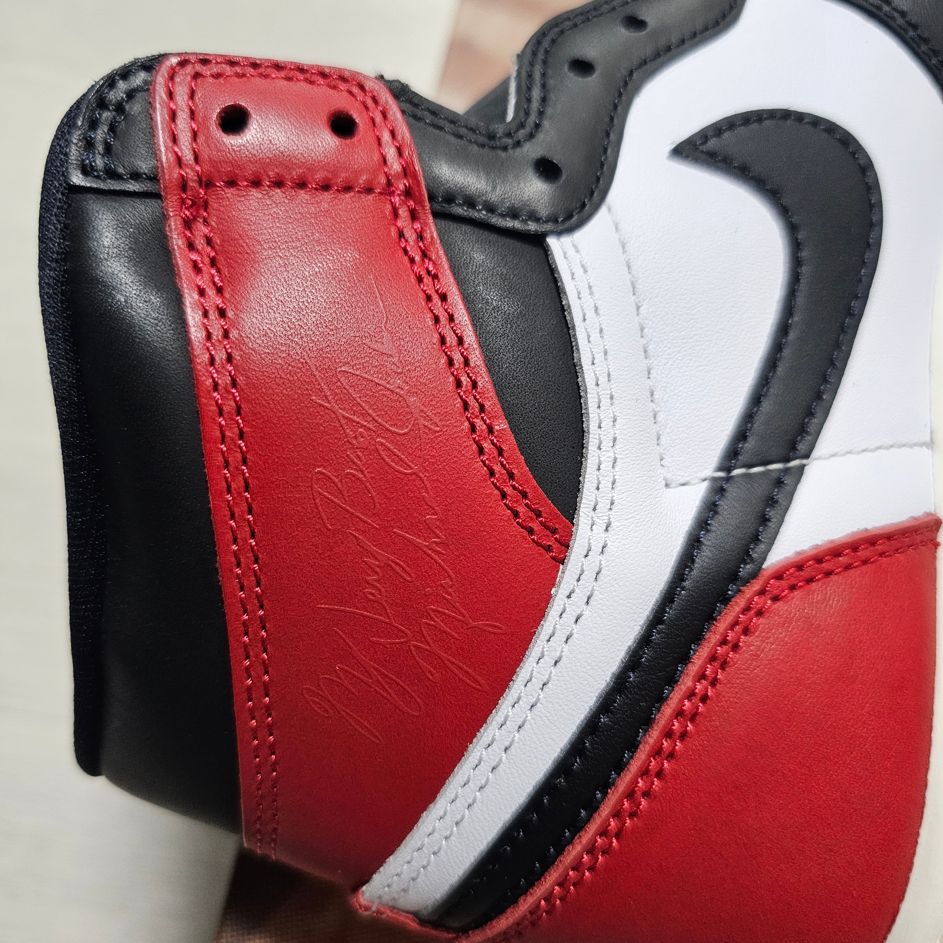 Jordan 1 Retro High OG Black Toe 착용 스타일 - 4