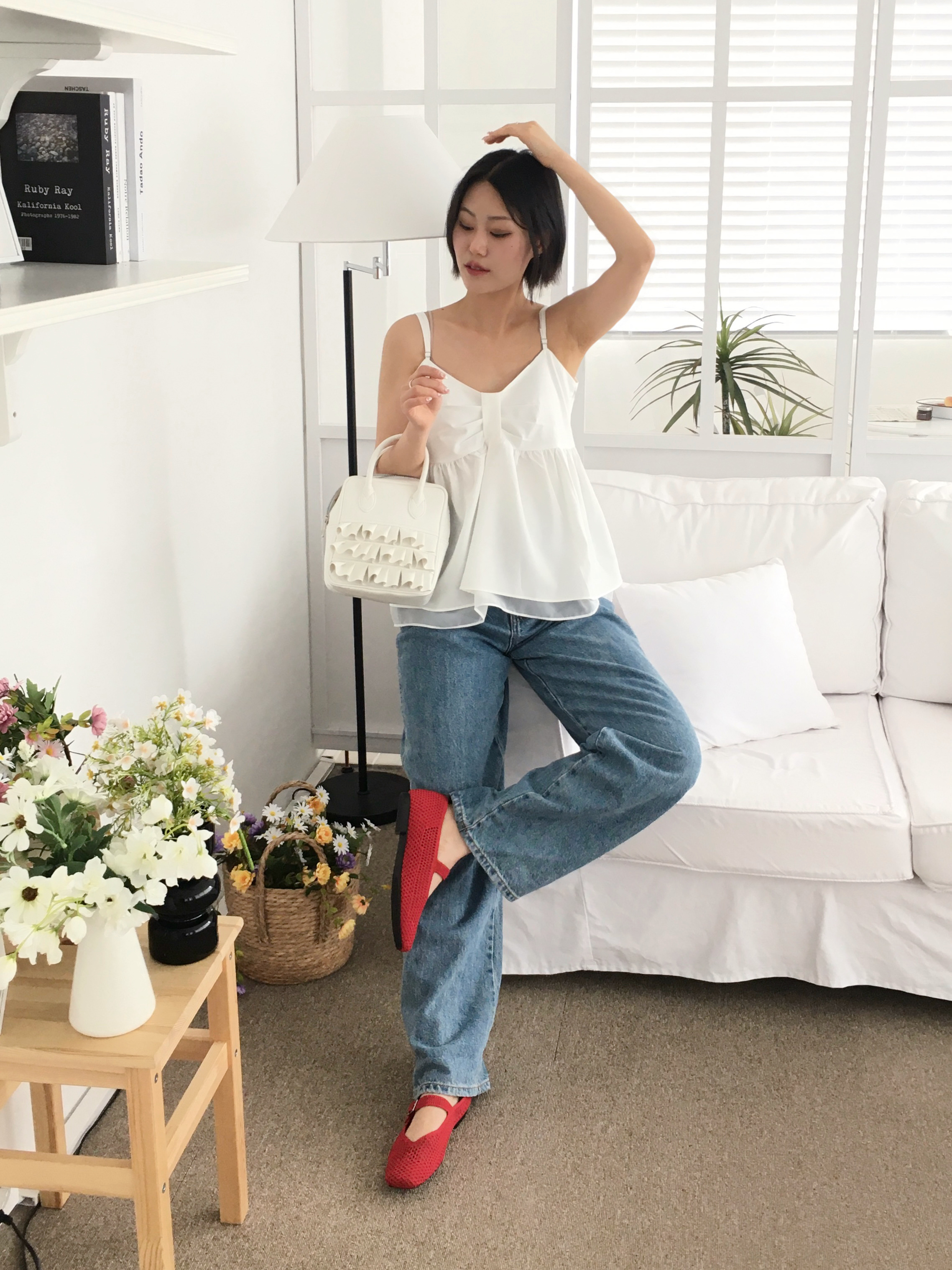 Comme des Garcons Girl Ruffled Duffle Bag White 착용 스타일