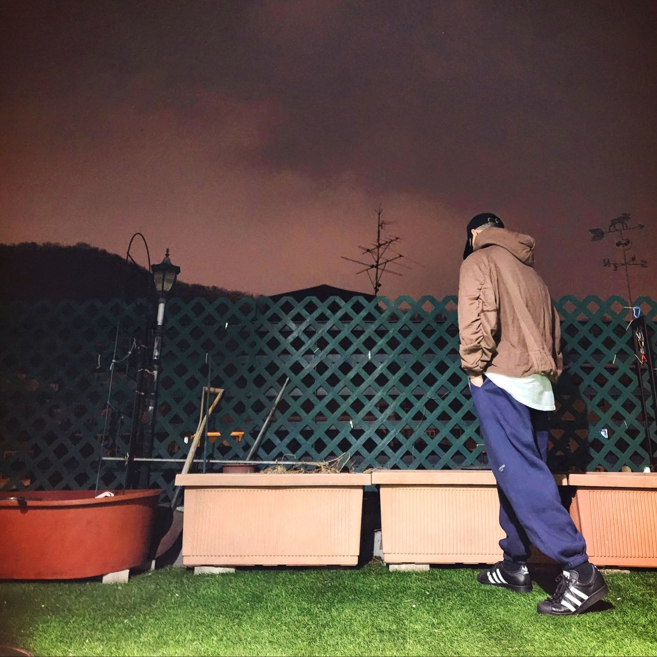Undermycar Mu.03 Anti Fxxking Logo Play Oversized Sweat Jogger Navy, Adidas Superstar 82 Core Black Cloud White 착용 스타일 - 2