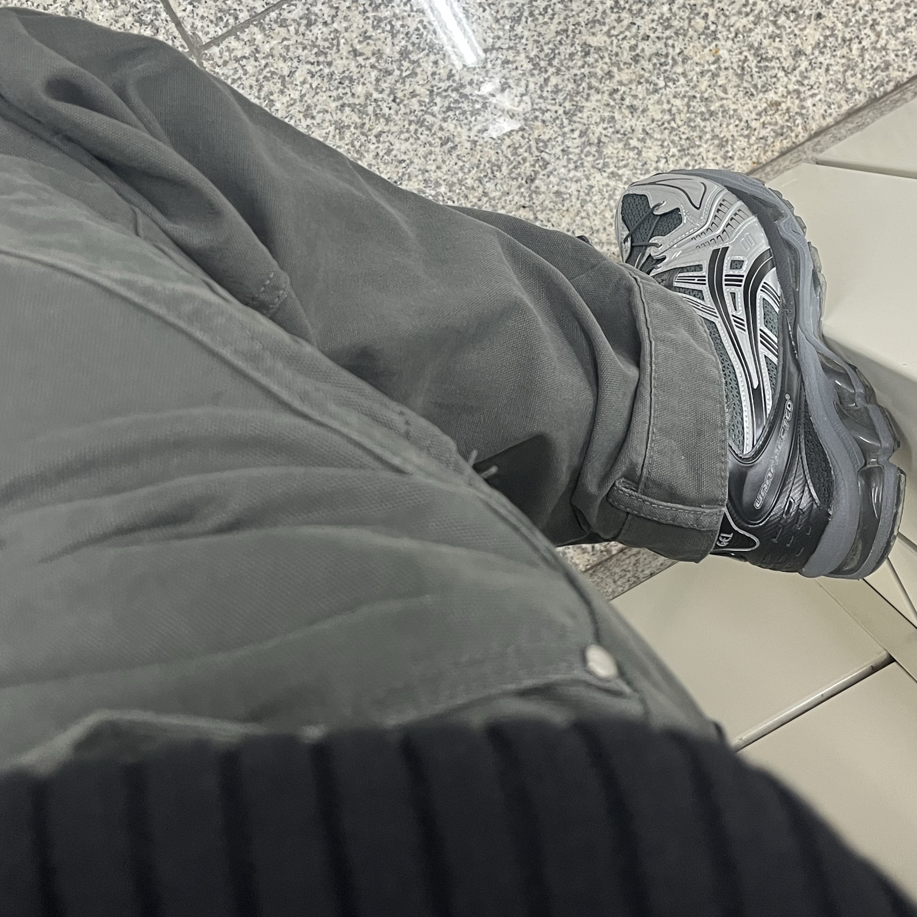 Asics x Unaffected Gel-Kayano 14 Silver Moon 착용 스타일 - 2