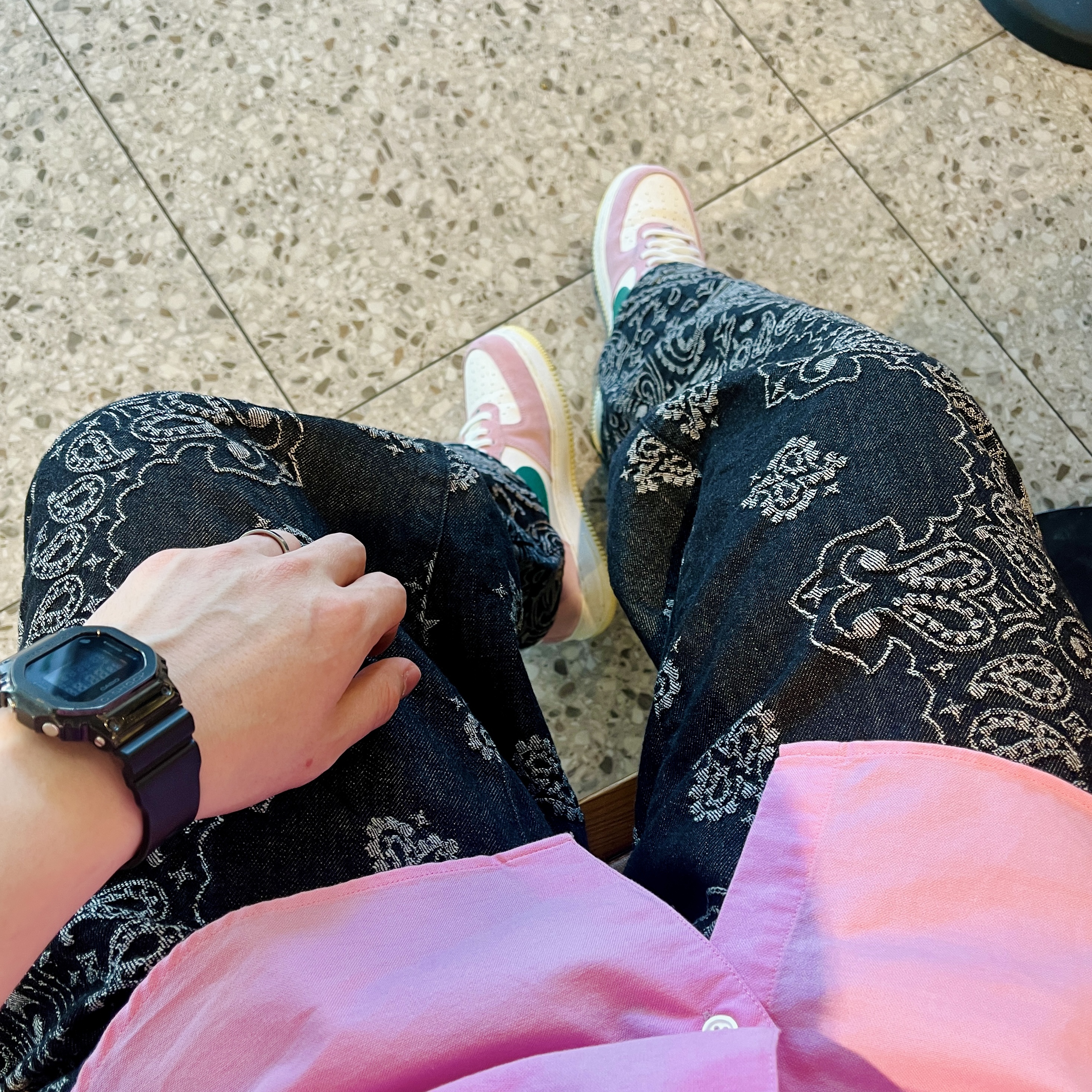 Supreme Bandana Jacquard Baggy Jean Black - 25SS, Nike Air Force 1 '07 Sail Medium Soft Pink 착용 스타일