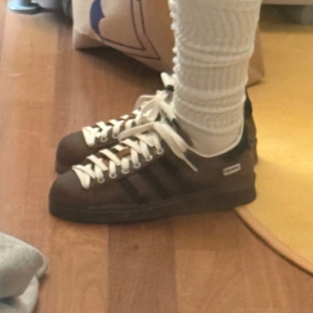 Adidas x Song for the Mute Superstar 82 Khaki Core Black 착용 스타일 - 1