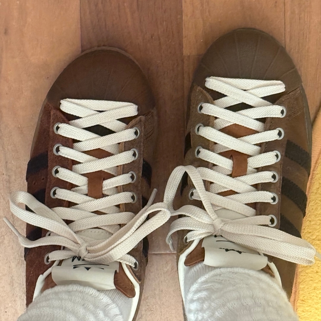 Adidas x Song for the Mute Superstar 82 Khaki Core Black 착용 스타일 - 2