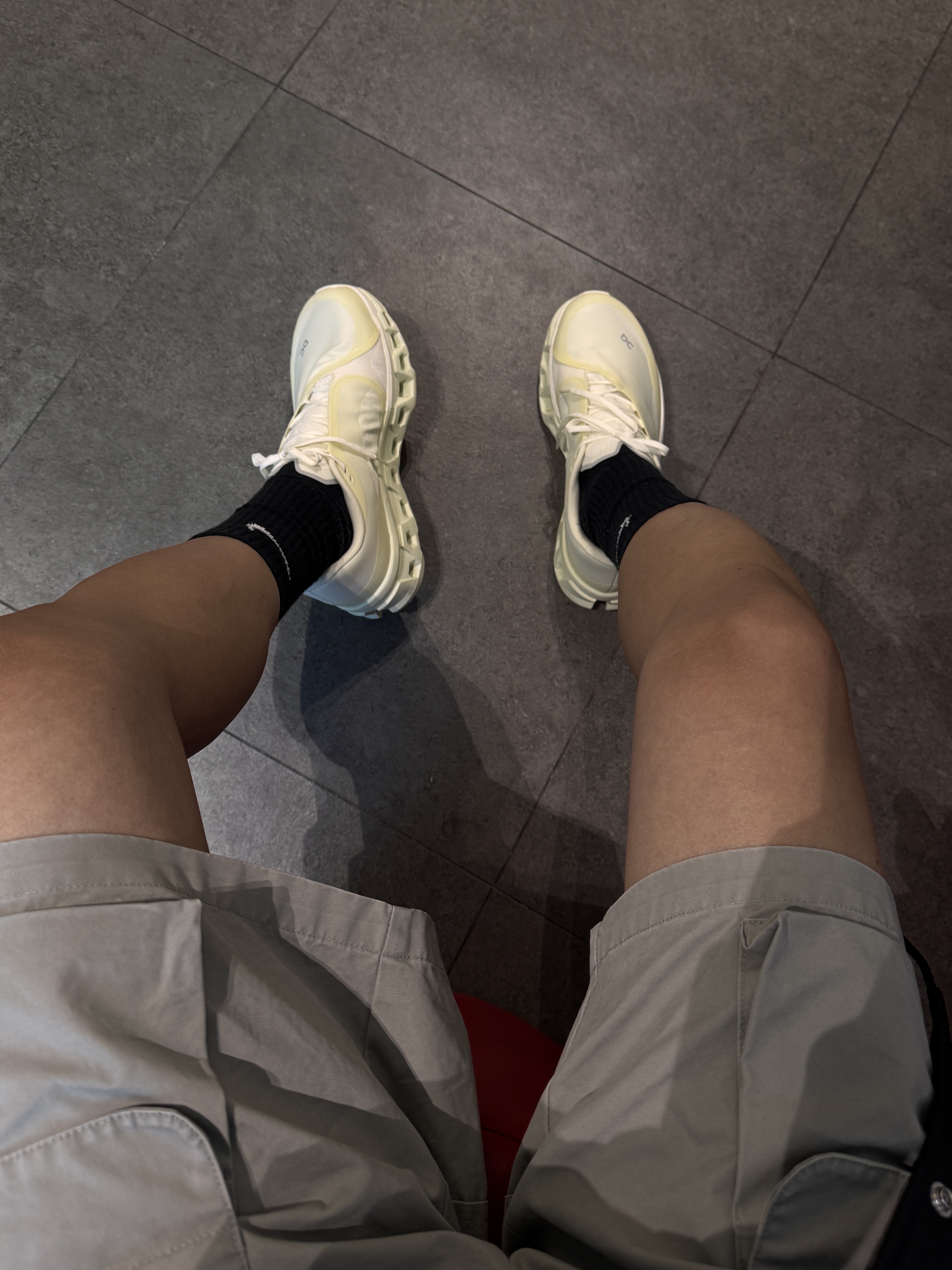 On Running x Post Archive Faction (Paf) Cloudmonster 2 Seedling White, CDG Coach Jacket5 Black 착용 스타일 - 5