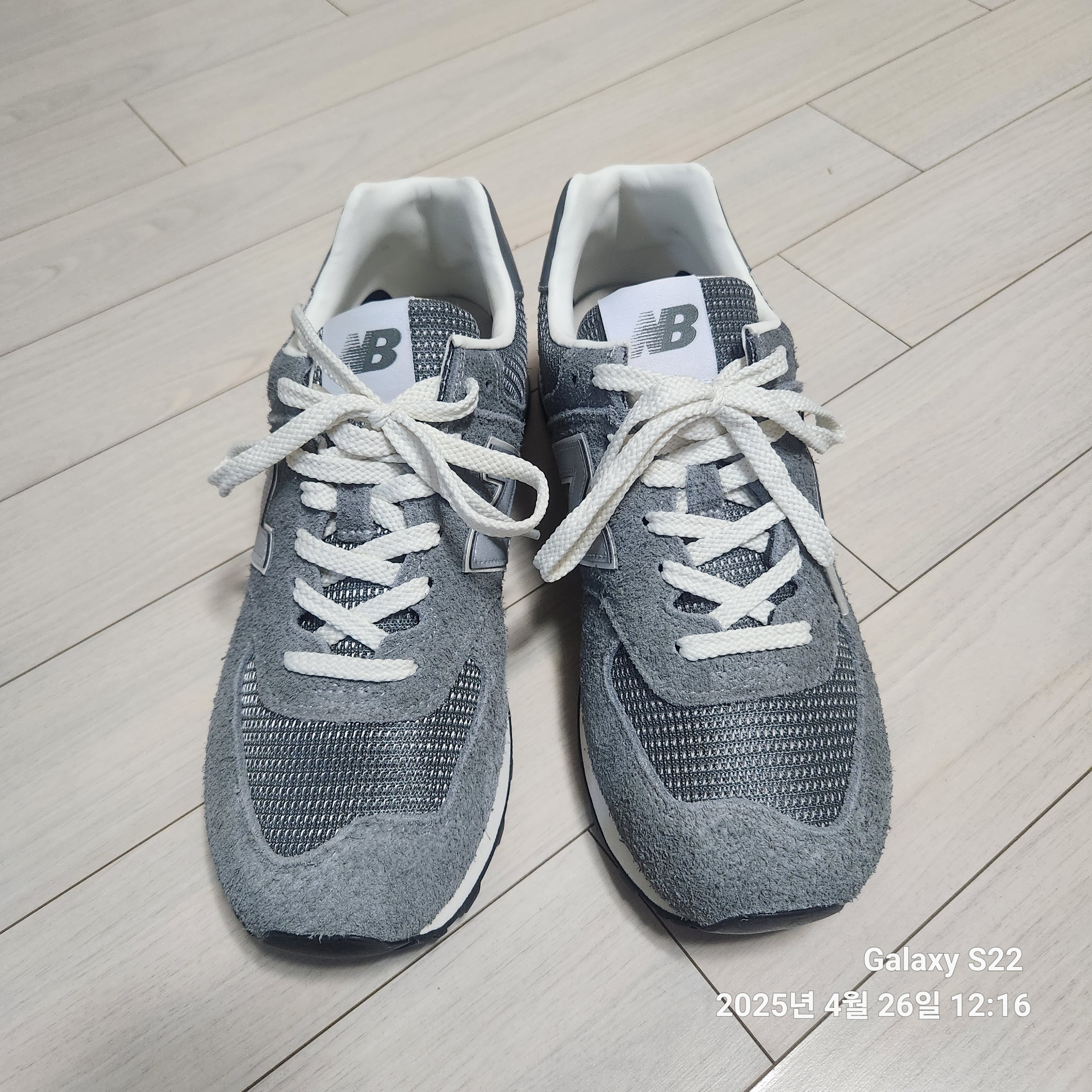 New Balance x Pottery 574 Premium Soft Grey 착용 스타일