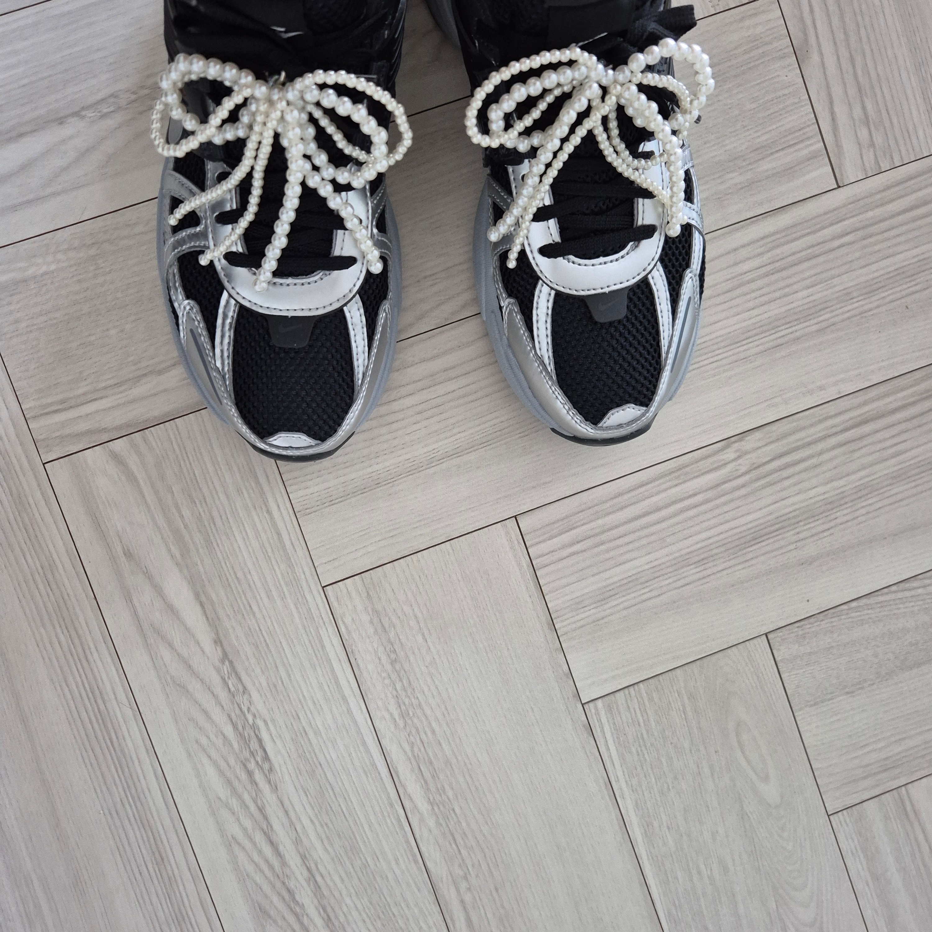 (W) Nike V2K Run Black Dark Smoke Grey 착용 스타일