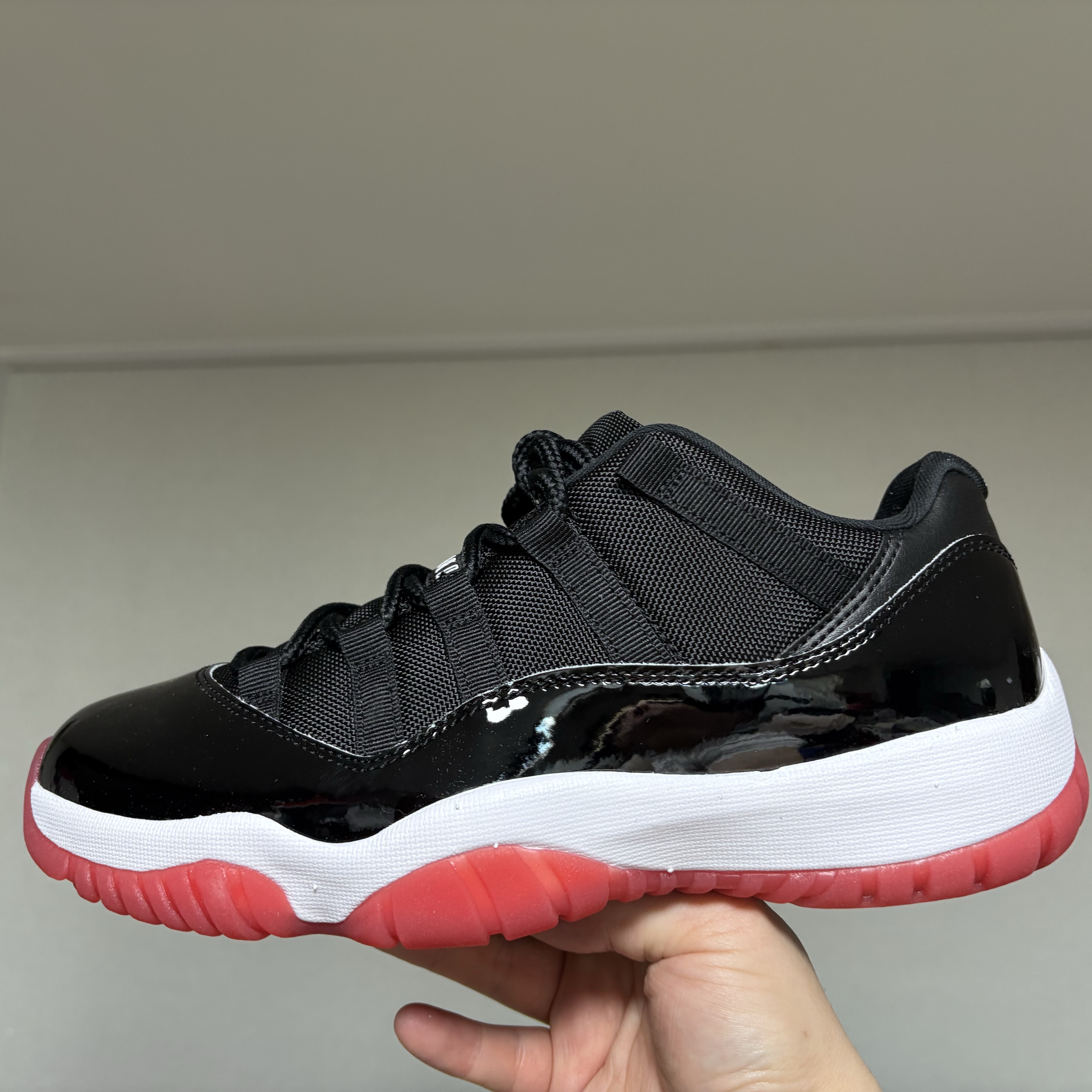 Jordan 11 Retro Low Bred 2025 착용 스타일 - 7