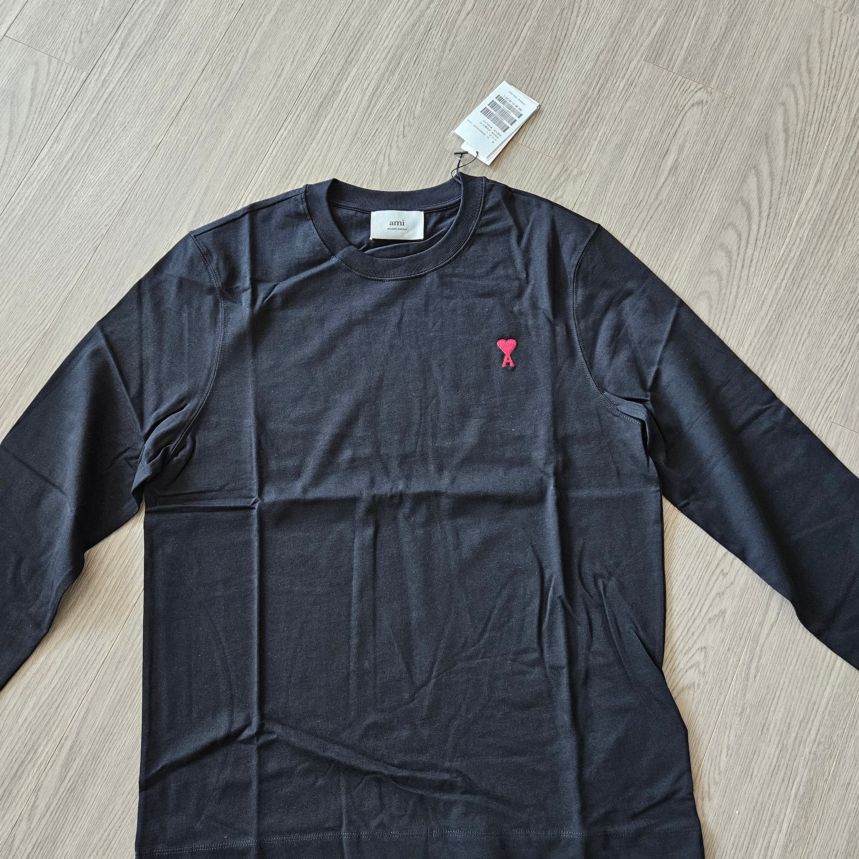 AMI de Coeur Long Sleeves T-Shirt Black 착용 스타일