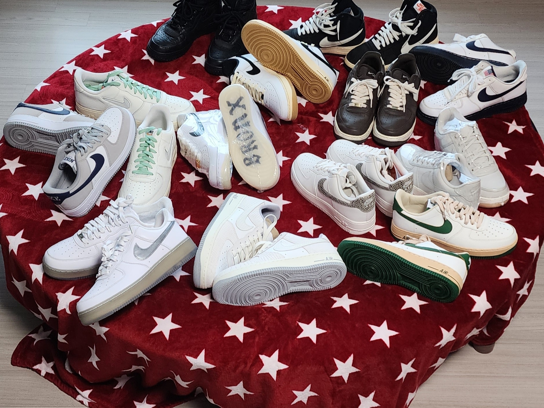 Nike Air Force 1 '07 PRM Metallic Silver 착용 스타일