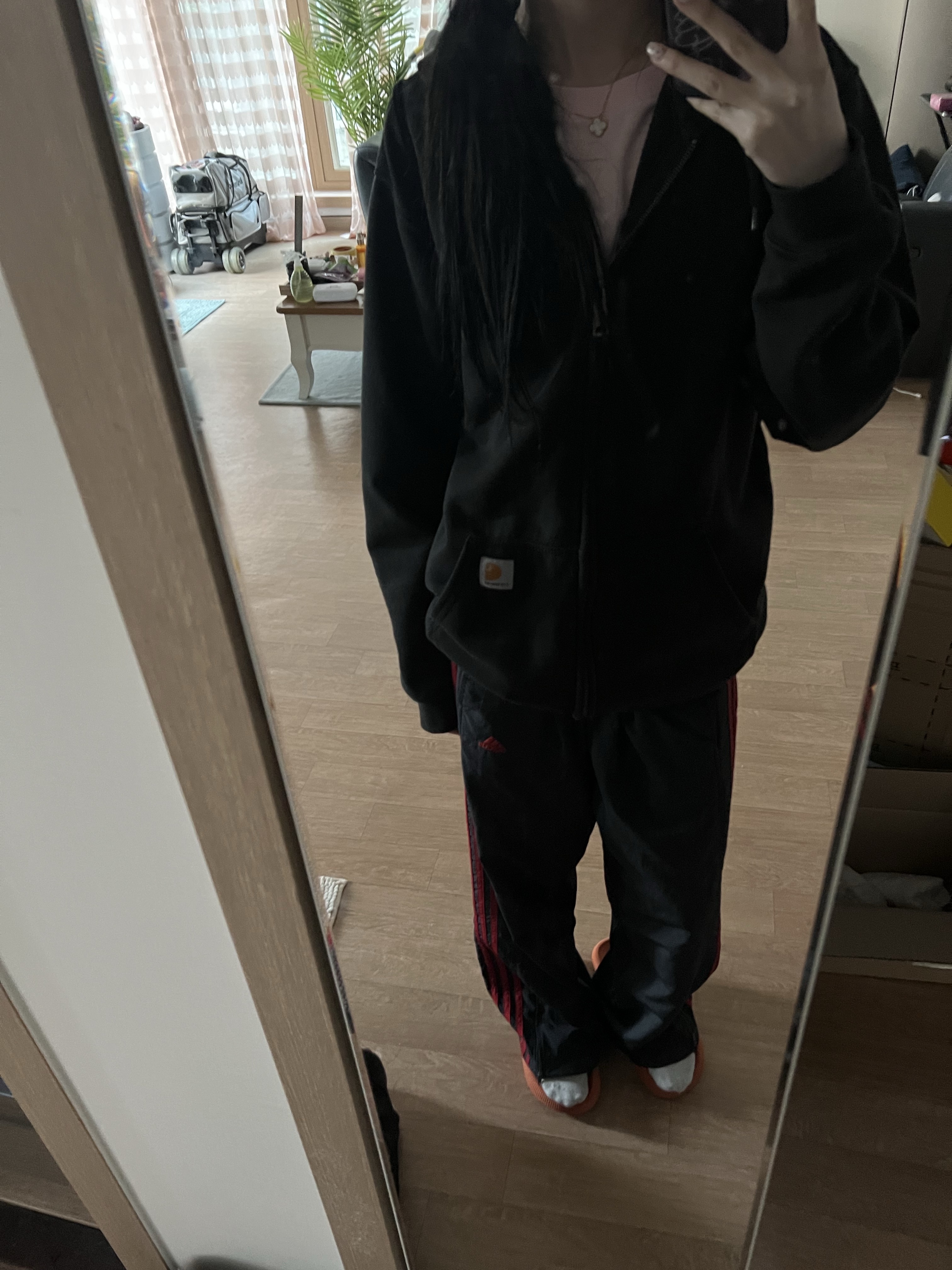 Carhartt Loose Fit Midweight Regular Full Zip Sweatshirt Black 착용 스타일