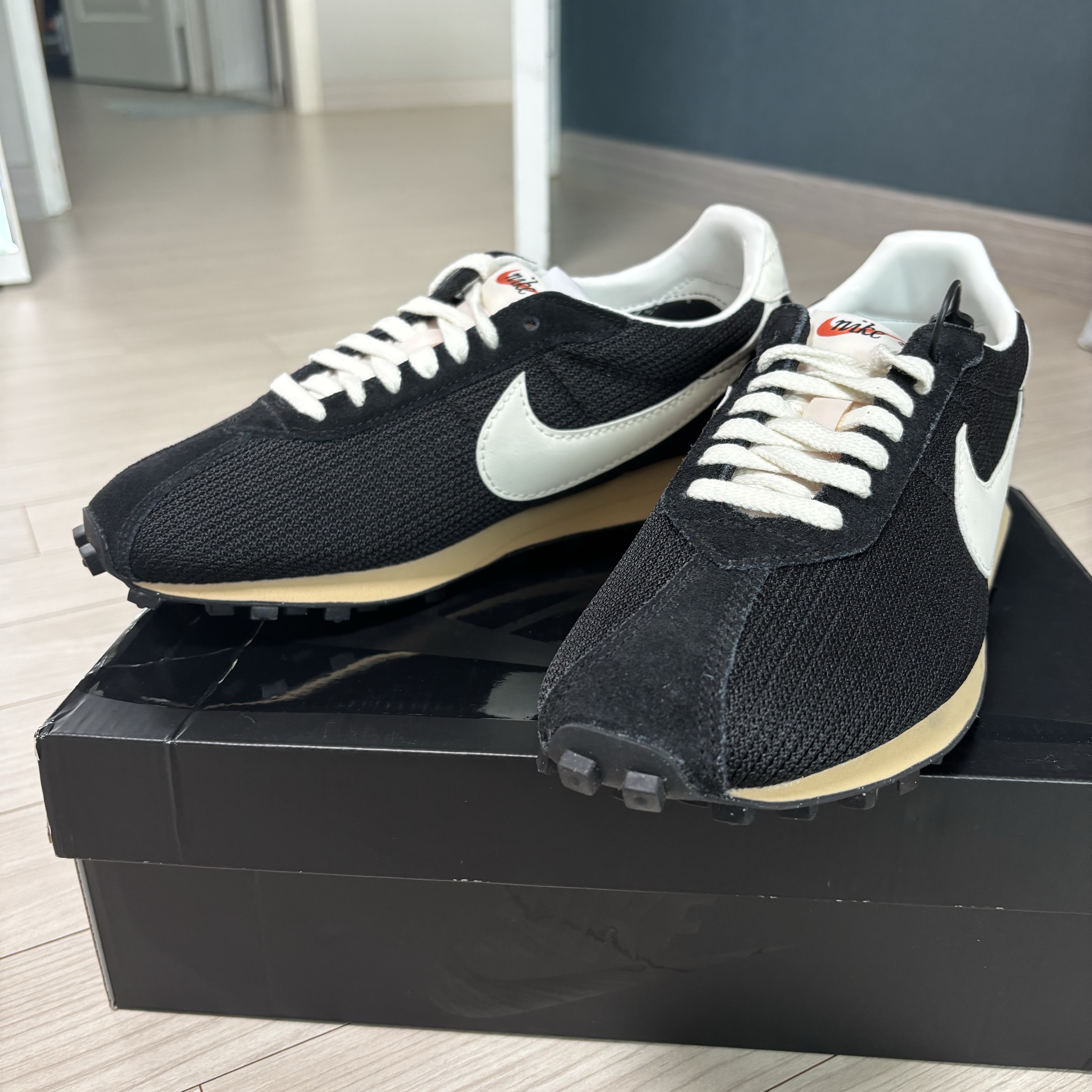 Nike LD-1000 SP Black and Sail 착용 스타일