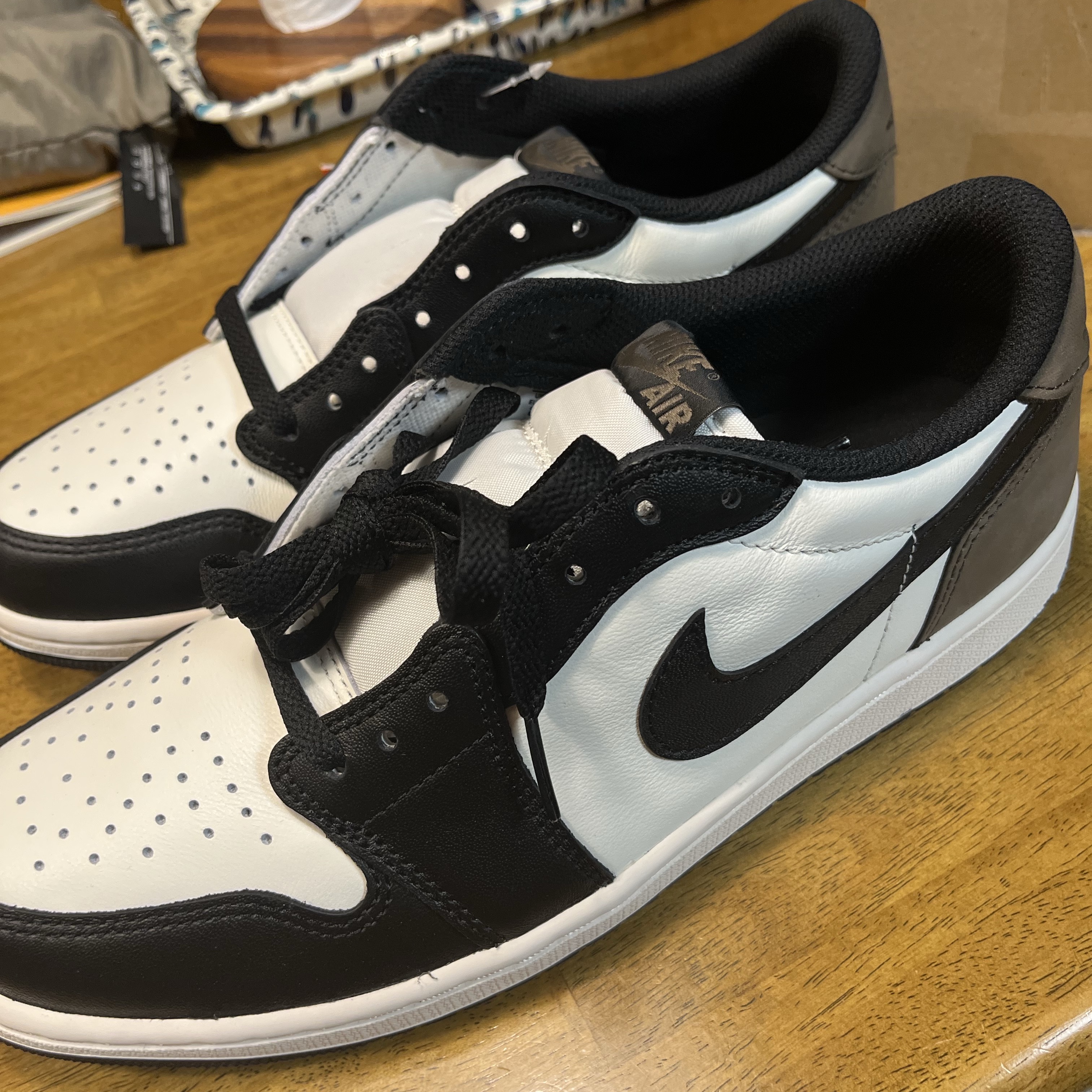 Jordan 1 Retro Low OG Mocha 착용 스타일