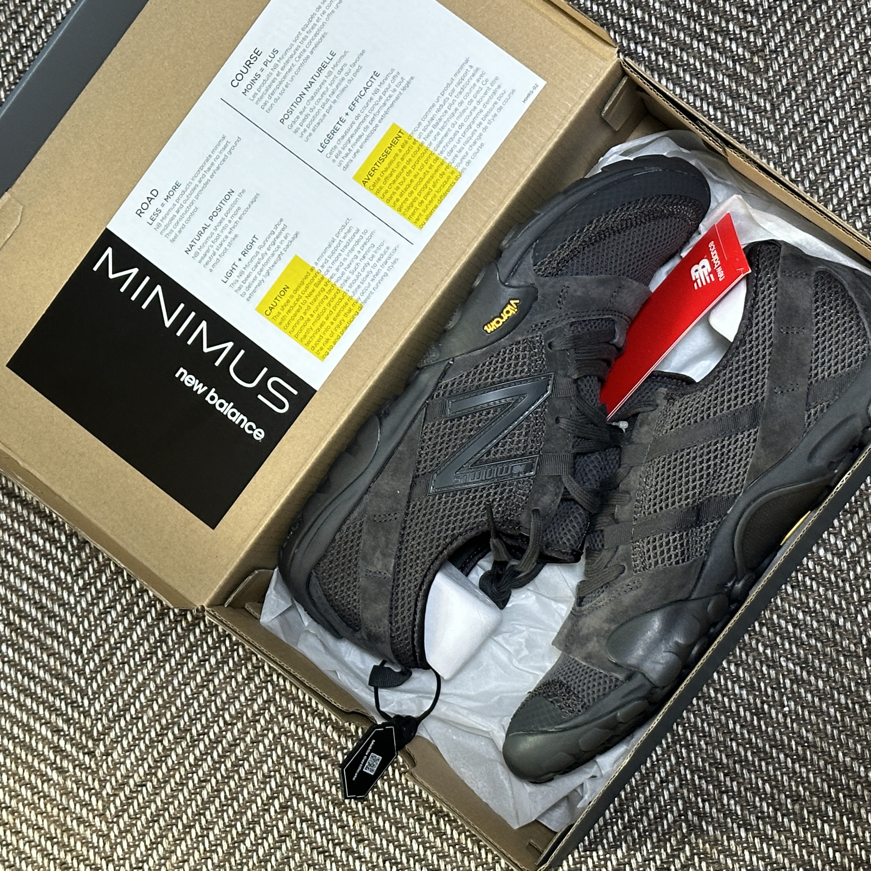 New Balance Minimus MT10O Black Castlerock 착용 스타일