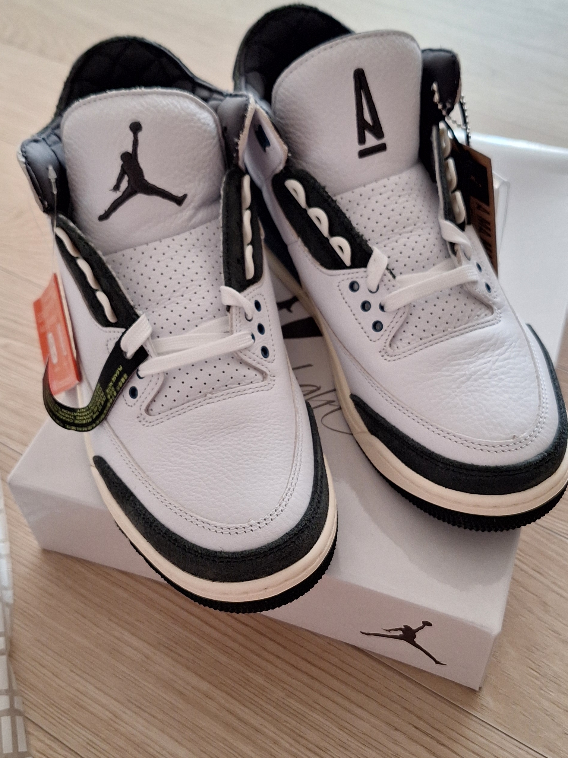 Jordan 3 x A Ma Maniere Retro OG SP For The Love 착용 스타일 - 2