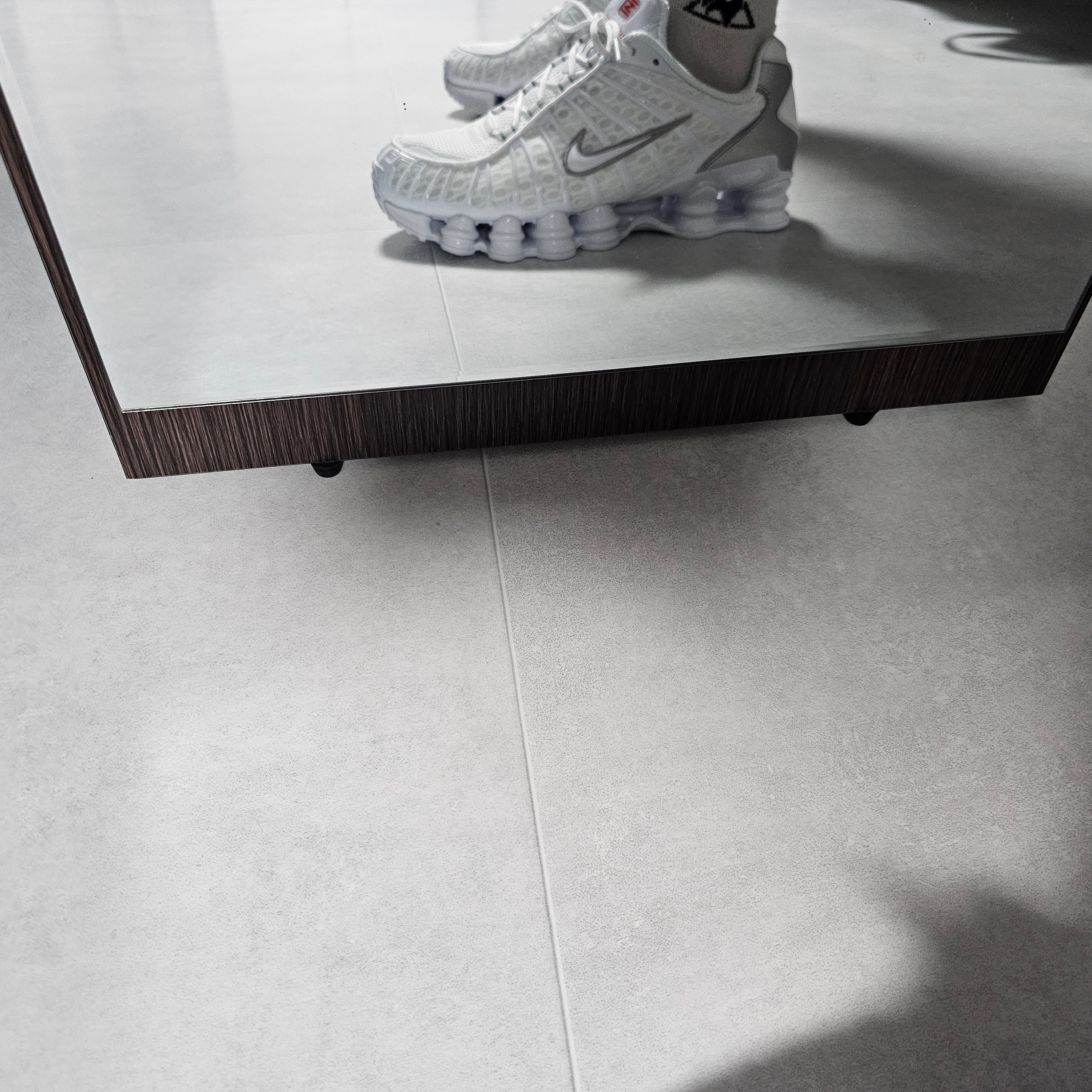 Nike Shox TL Metallic Silver 착용 스타일