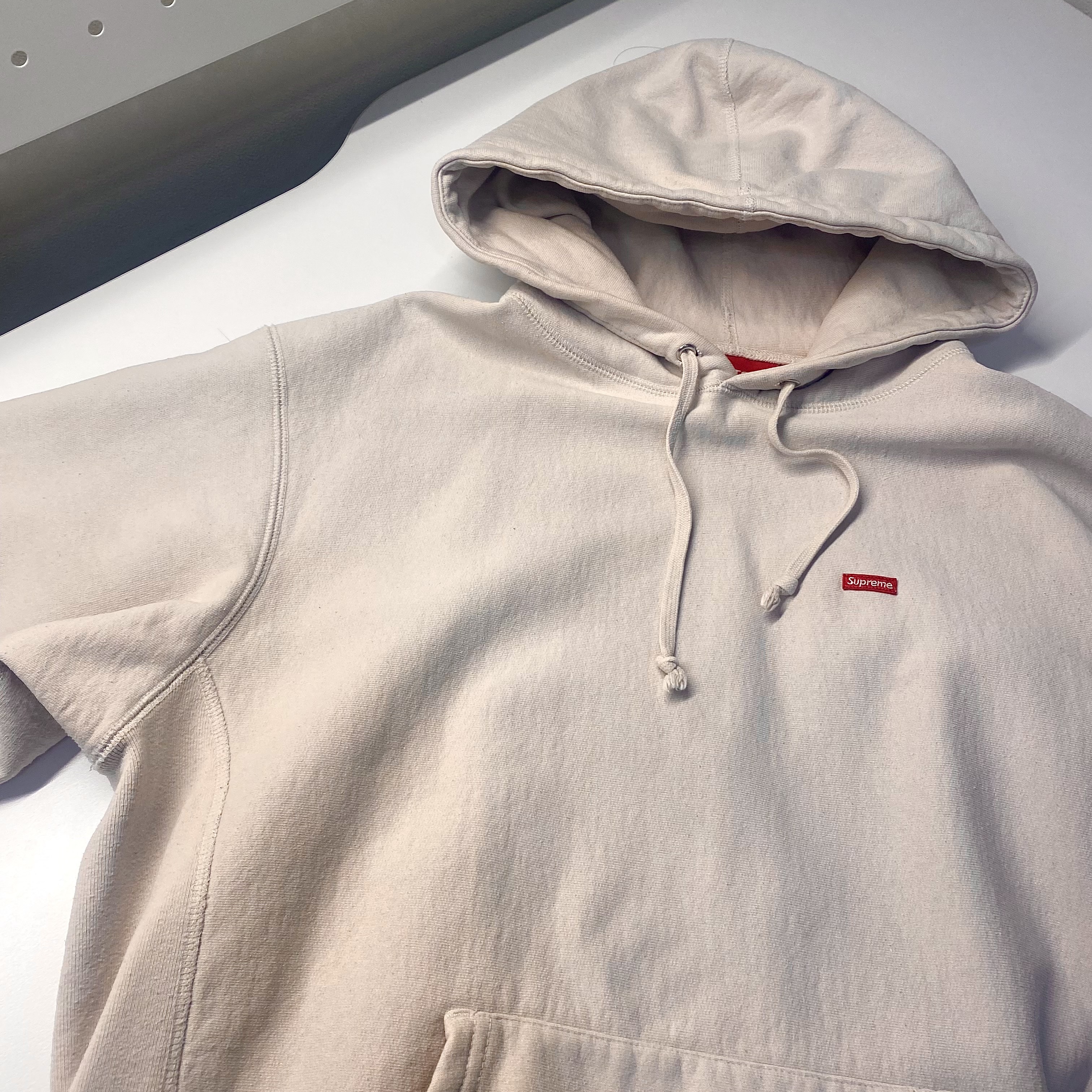 Supreme Small Box Hooded Sweatshirt Clay - 22FW 착용 스타일