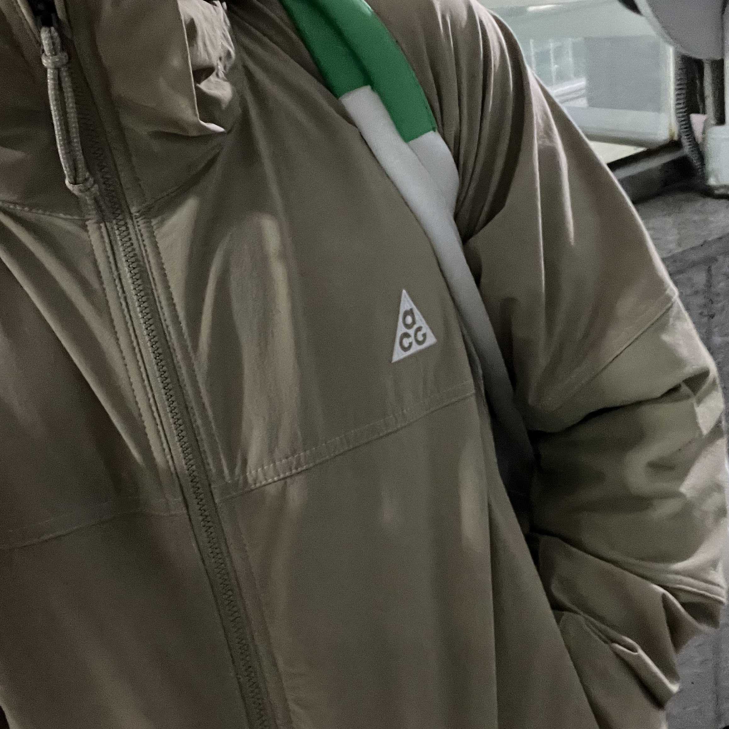 Nike ACG Sun Farer Jacket Khaki Summit White - Asia 착용 스타일