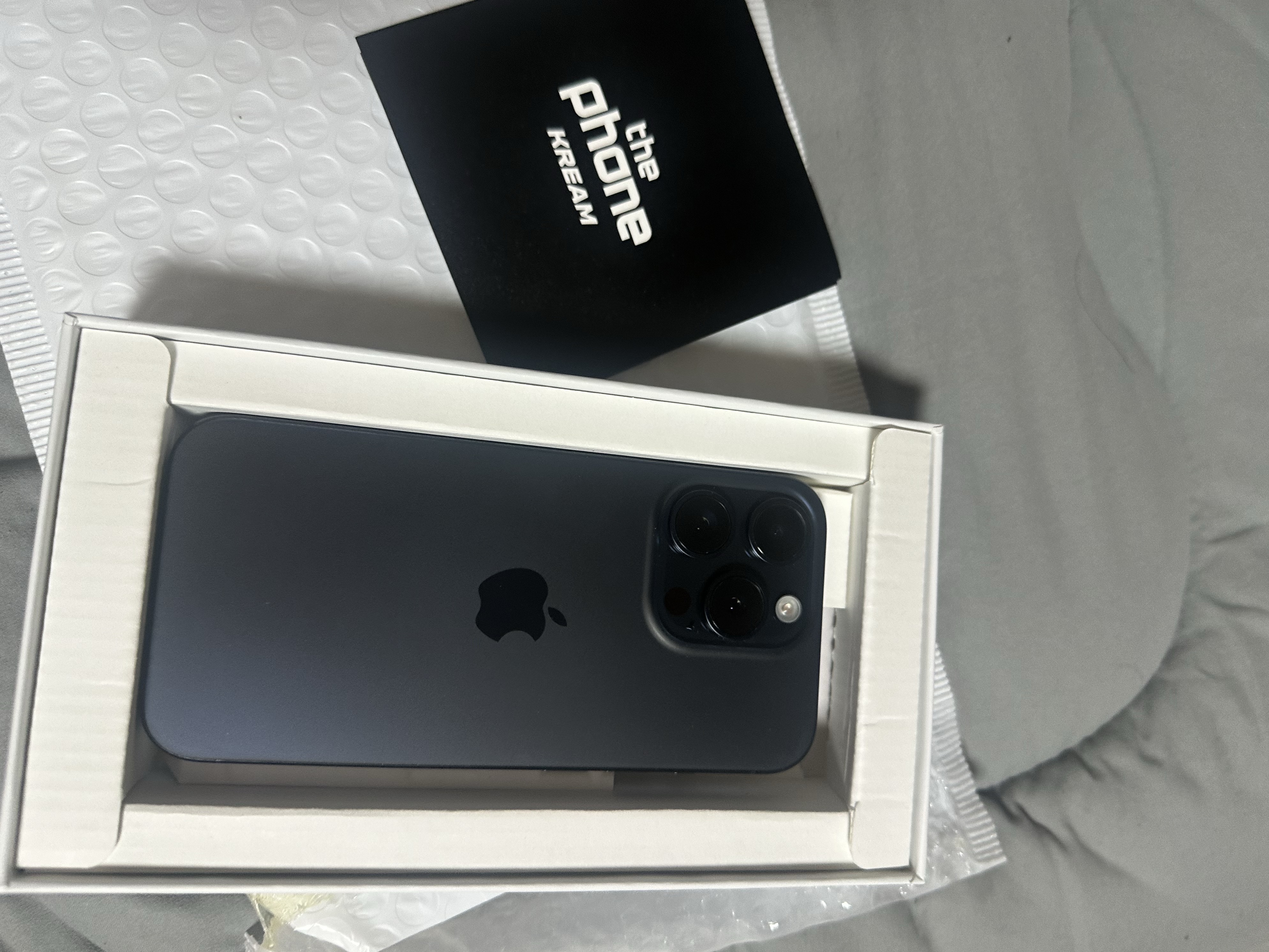 [S등급] Refurbished iPhone 15 Pro 256GB Blue Titanium 착용 스타일