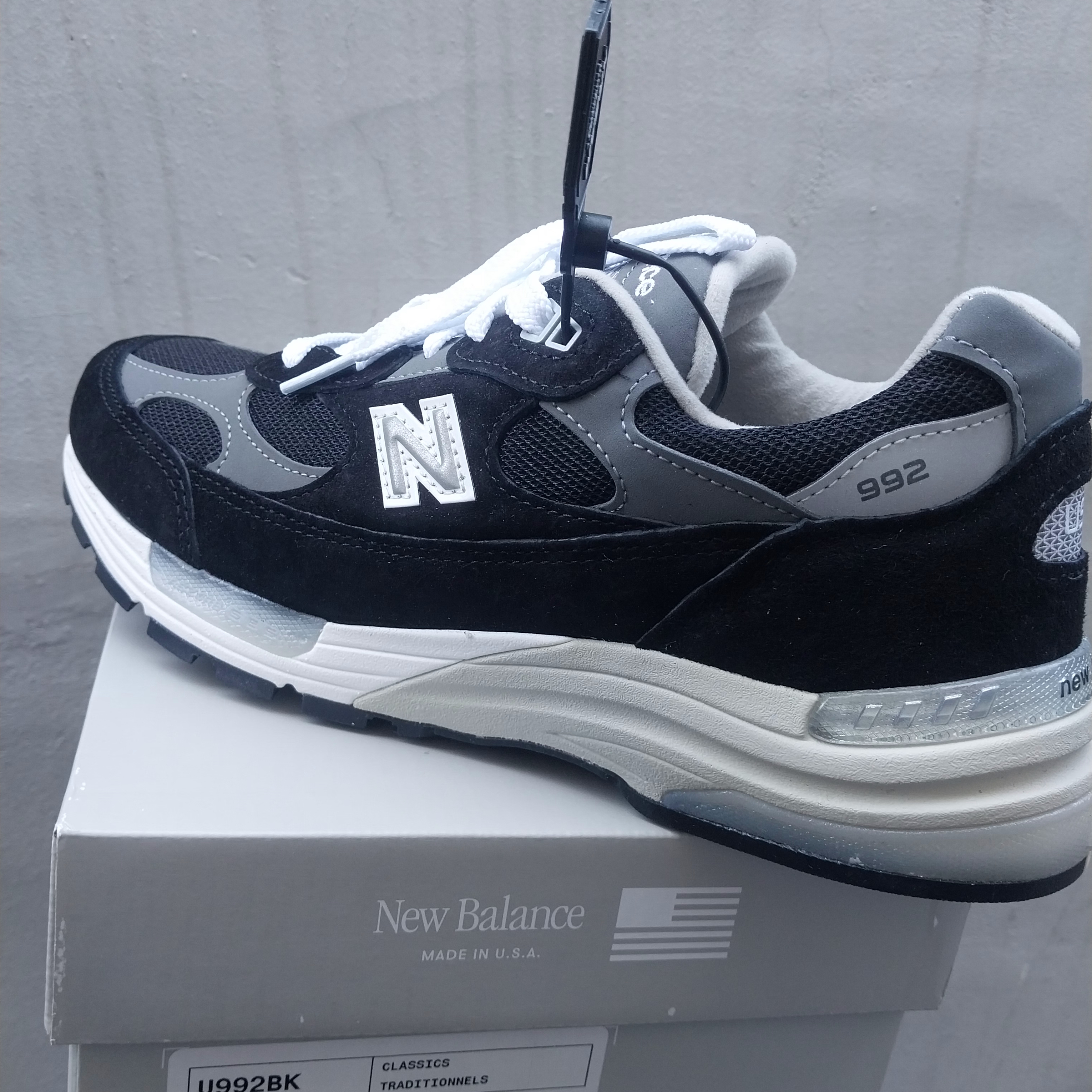 New Balance 992 Made in USA Core Black Grey 착용 스타일