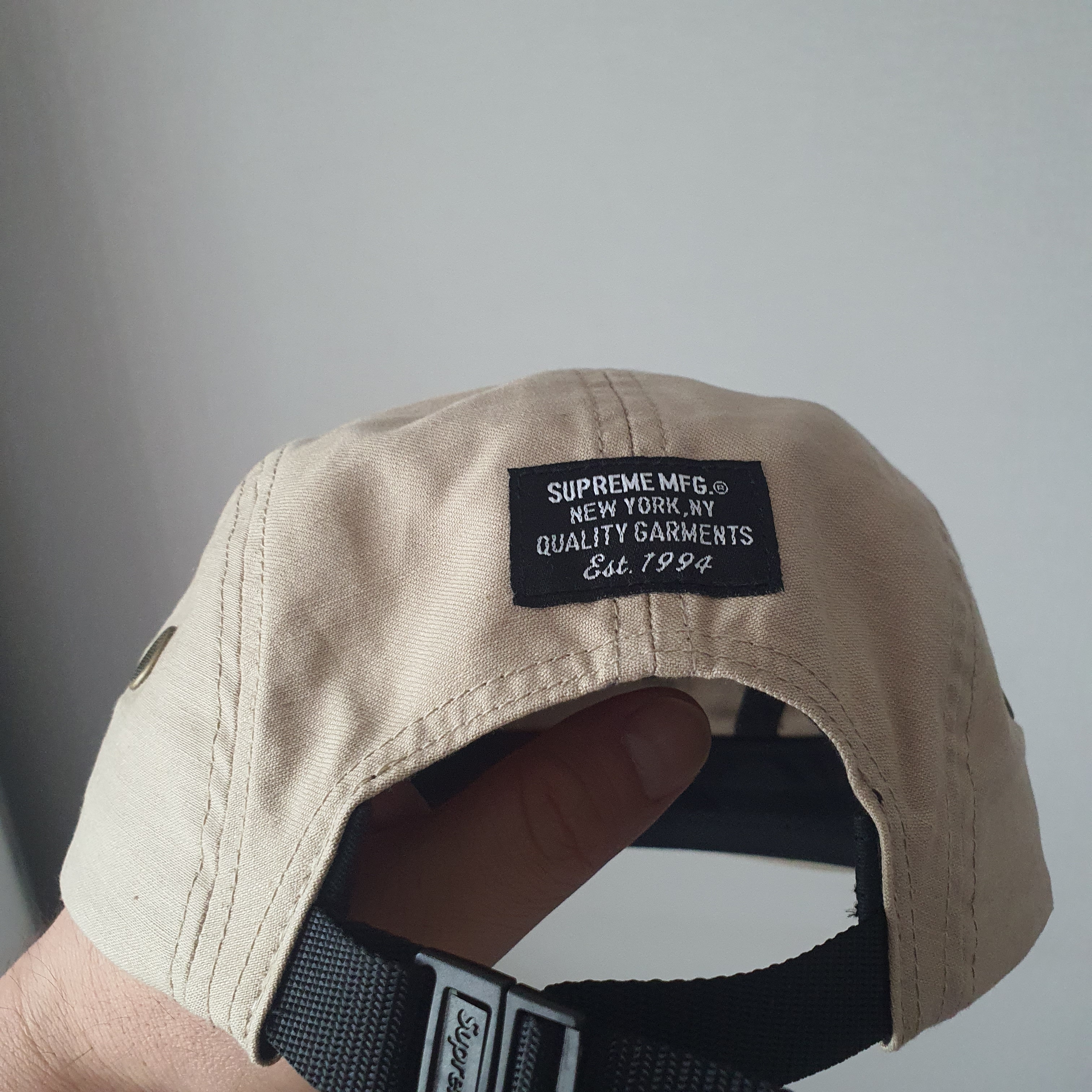 Supreme Military Camp Cap Tan - 25SS 착용 스타일 - 3