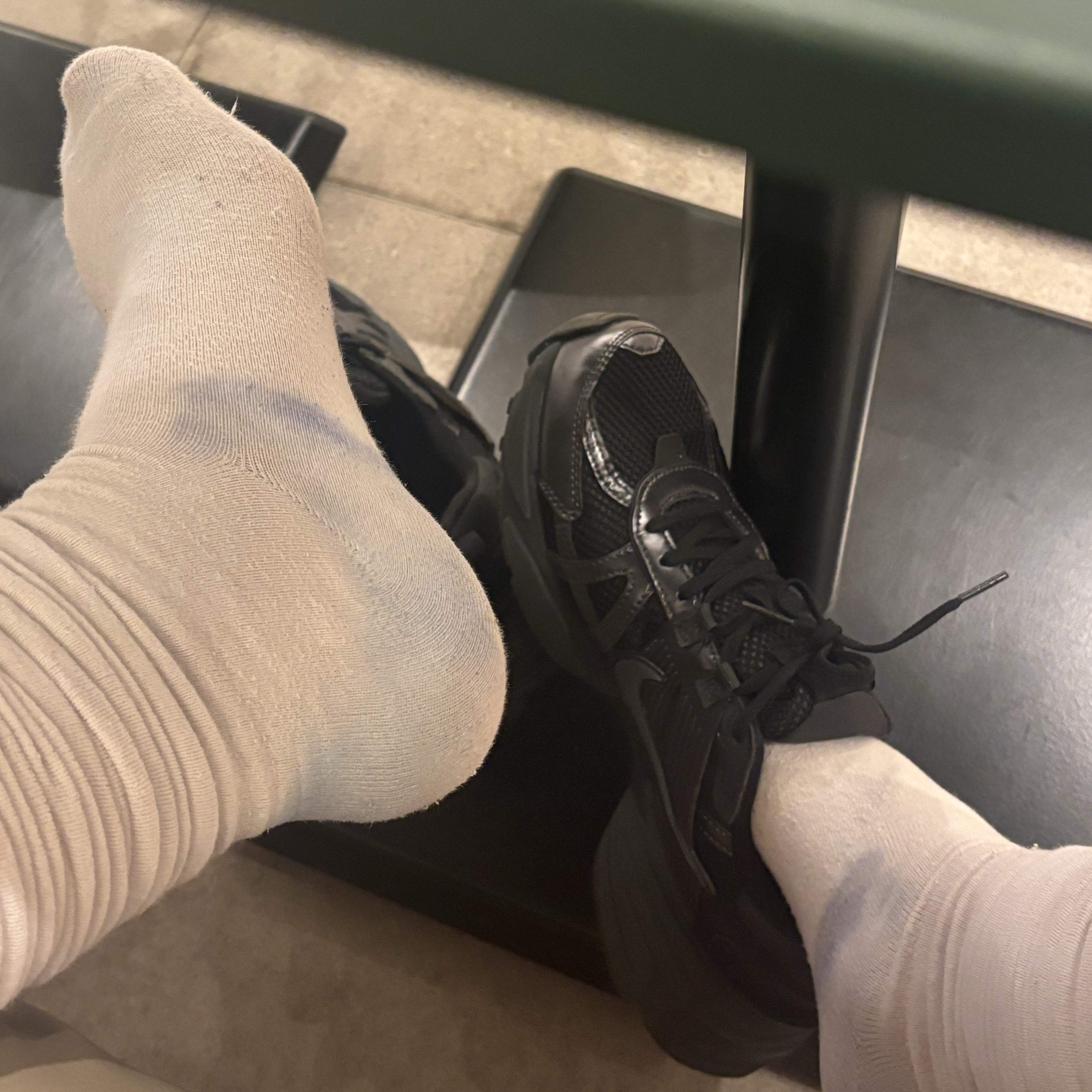 Nike V2K Run Black Anthracite 착용 스타일