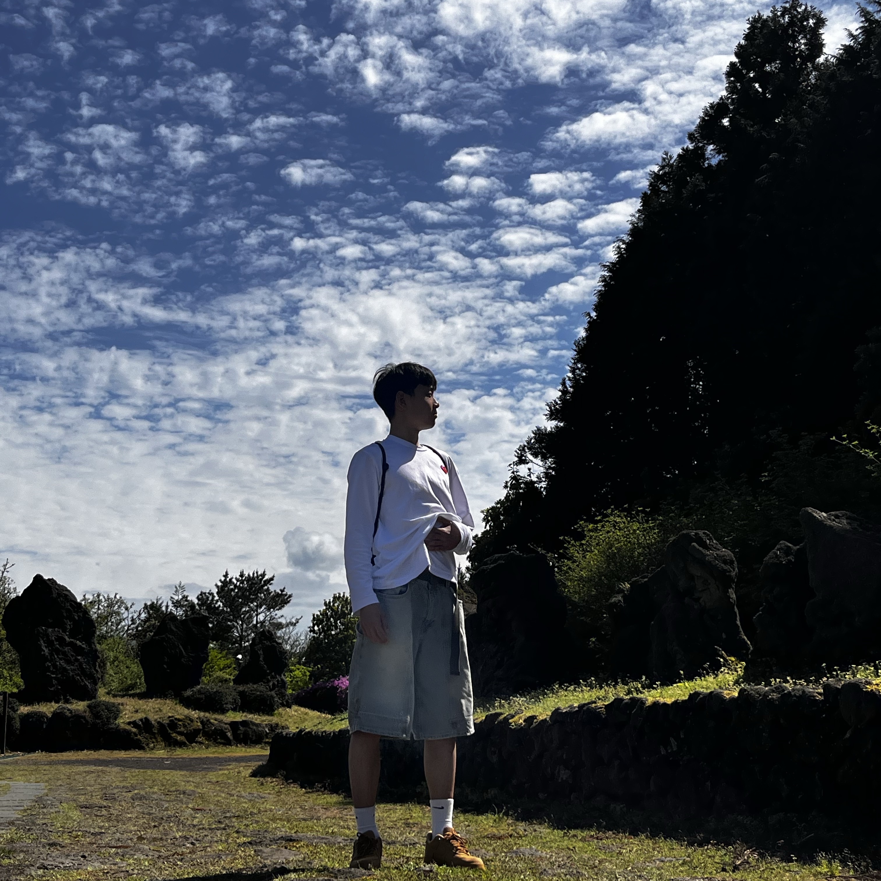 Play Comme des Garcons LS T-Shirt White, Casio AQ-230A-1DMQ 착용 스타일