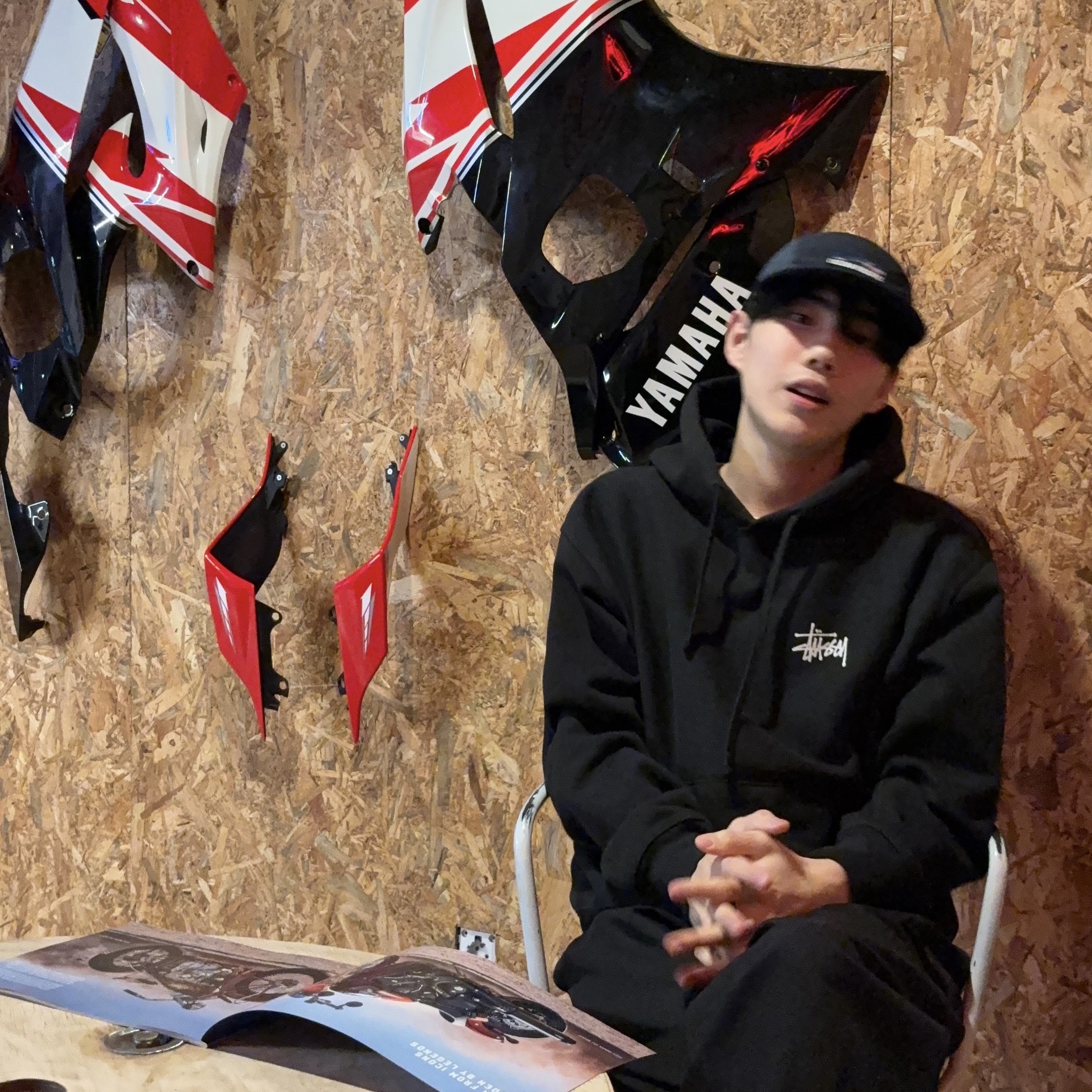 Stussy California Grown Hoodie Black 착용 스타일 - 2