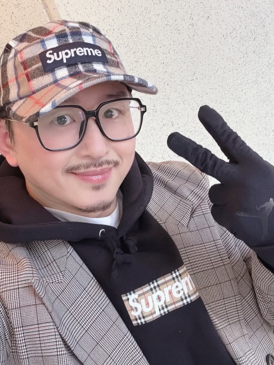 Supreme x Burberry Box Logo Hooded Sweatshirt Black - 22SS, Zara Utility Cargo Jeans Blue 착용 스타일 - 2