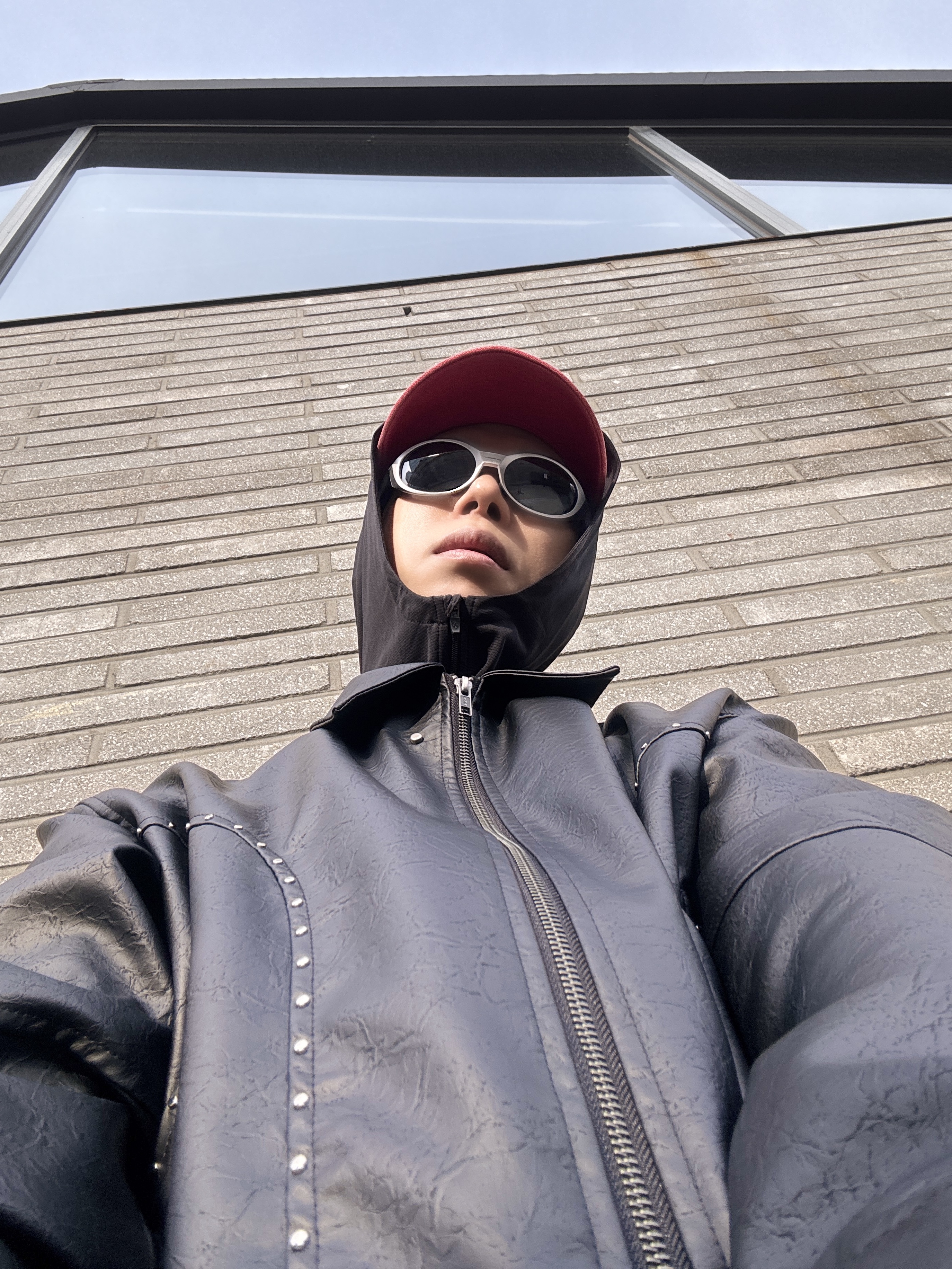 Oakley Eye Jacket Redux Silver Frame Prizm Black Polarized Lenses High Bridge Fit, MJD x Kamien Double Hole Belt Oak Brown 착용 스타일 - 3