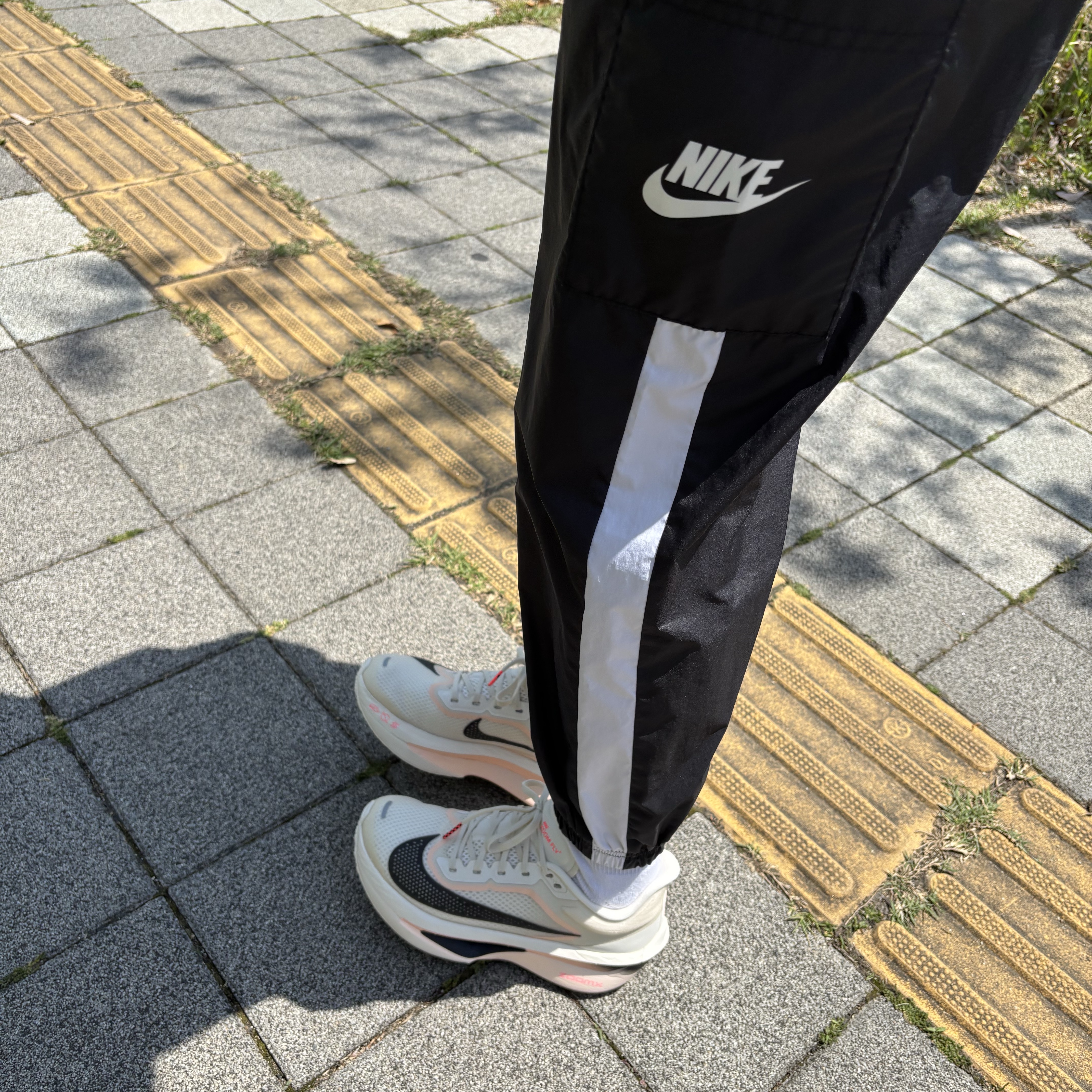 (W) Nike Zoom Fly 6 Pale Ivory Crimson Tint 착용 스타일 - 2