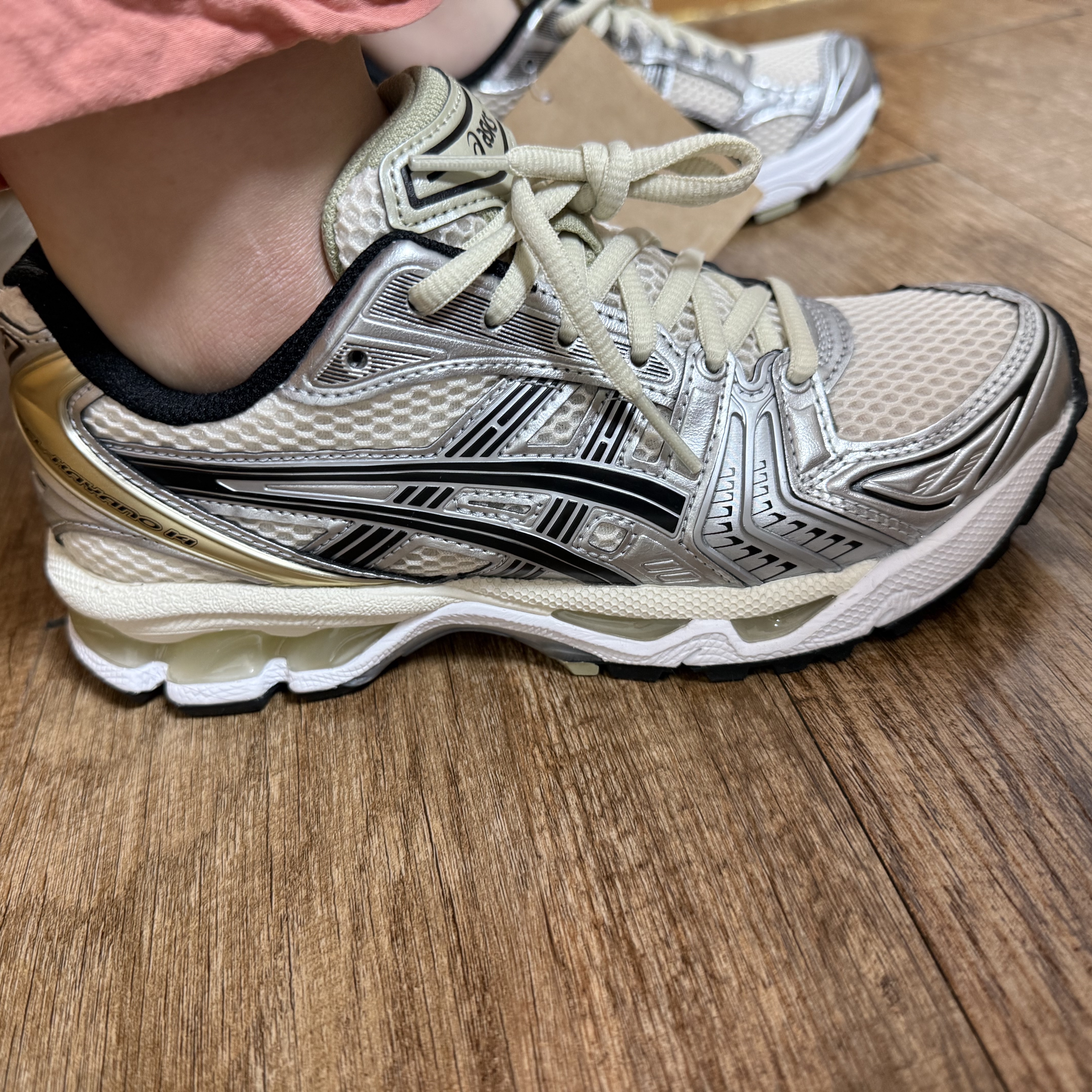 Asics Gel-Kayano 14 Birch Pure Silver 착용 스타일 - 1