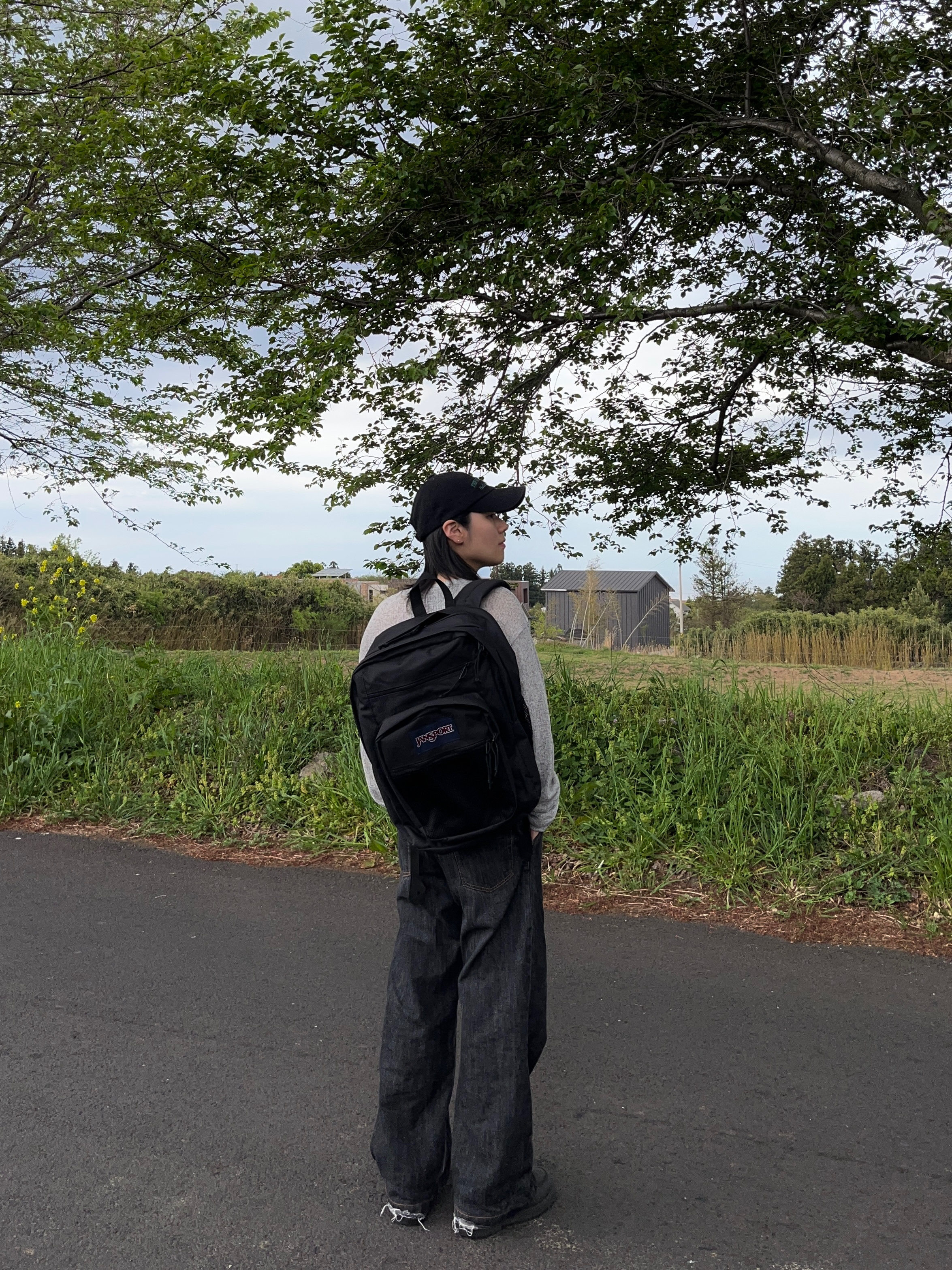 Jansport Big Student Backpack Black 착용 스타일 - 2