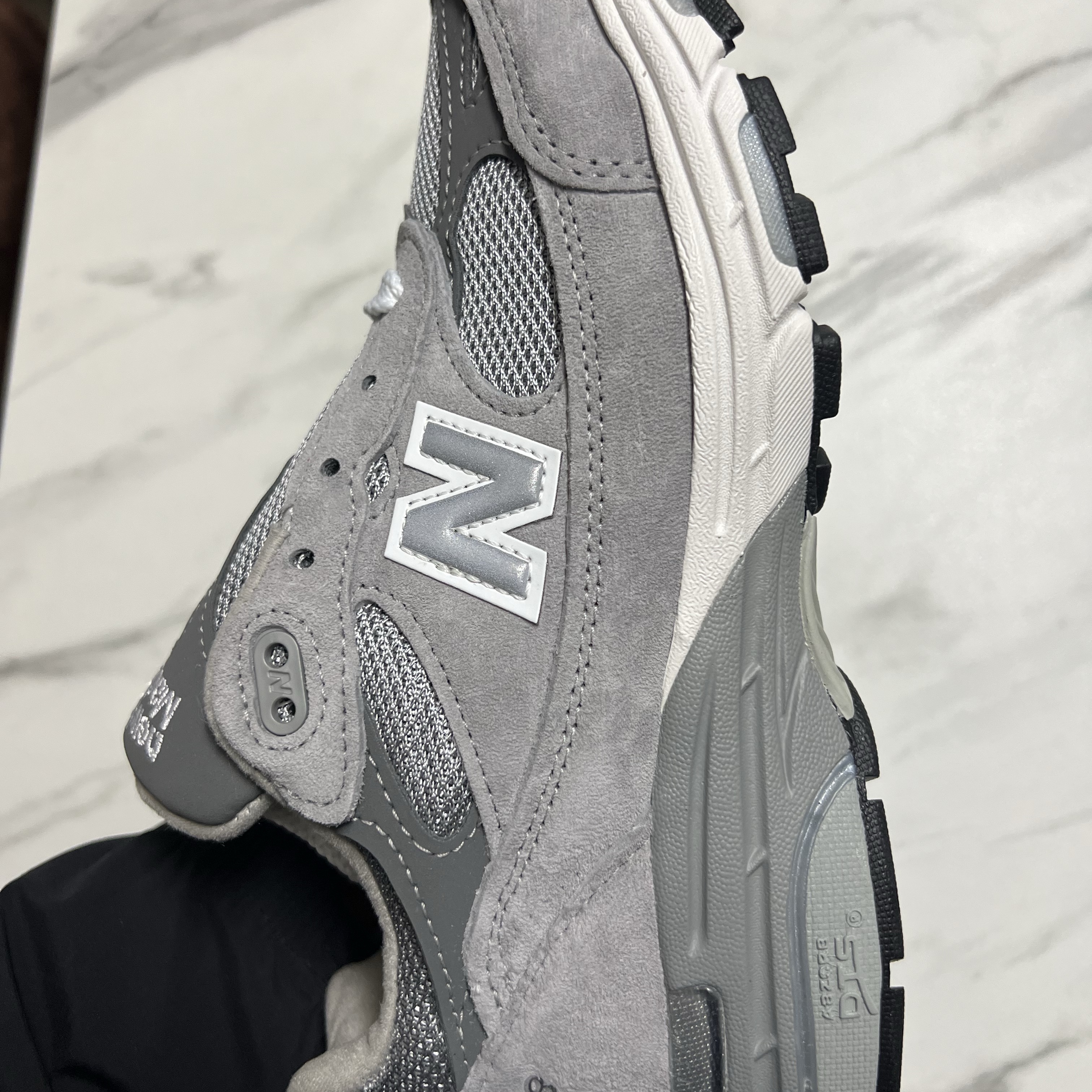 (W) New Balance 993 Made in USA Grey - B Standard 착용 스타일 - 3