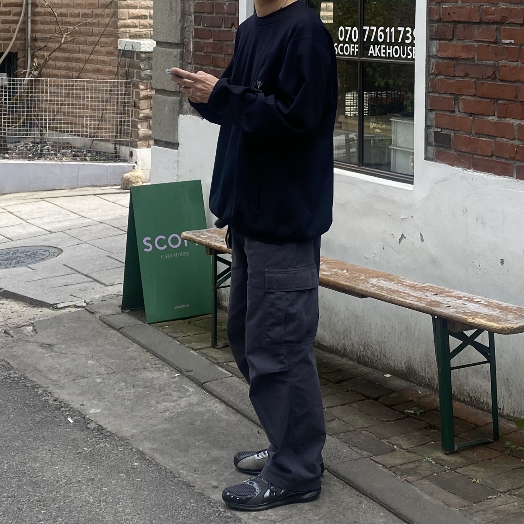 Carhartt WIP Cole Cargo Pants Zeus, Asics x Kiko Kostadinov Gel Sokat Infinity Dark Grey 착용 스타일