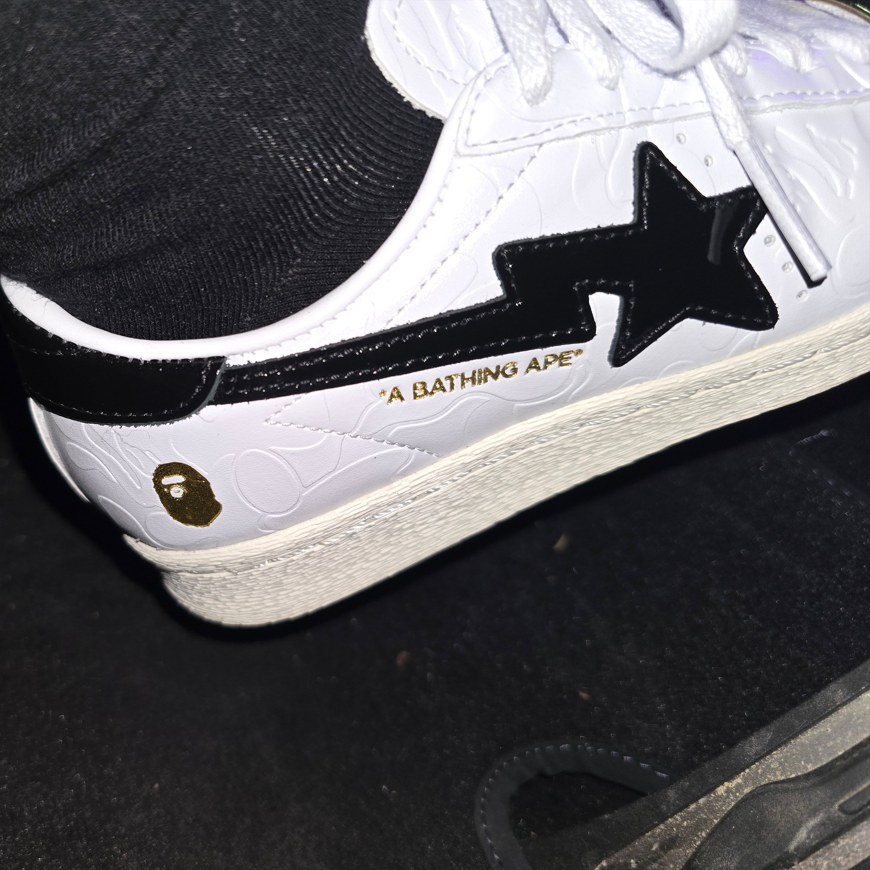 Adidas x BAPE Superstar Vintage Cloud White Core Black 착용 스타일 - 2