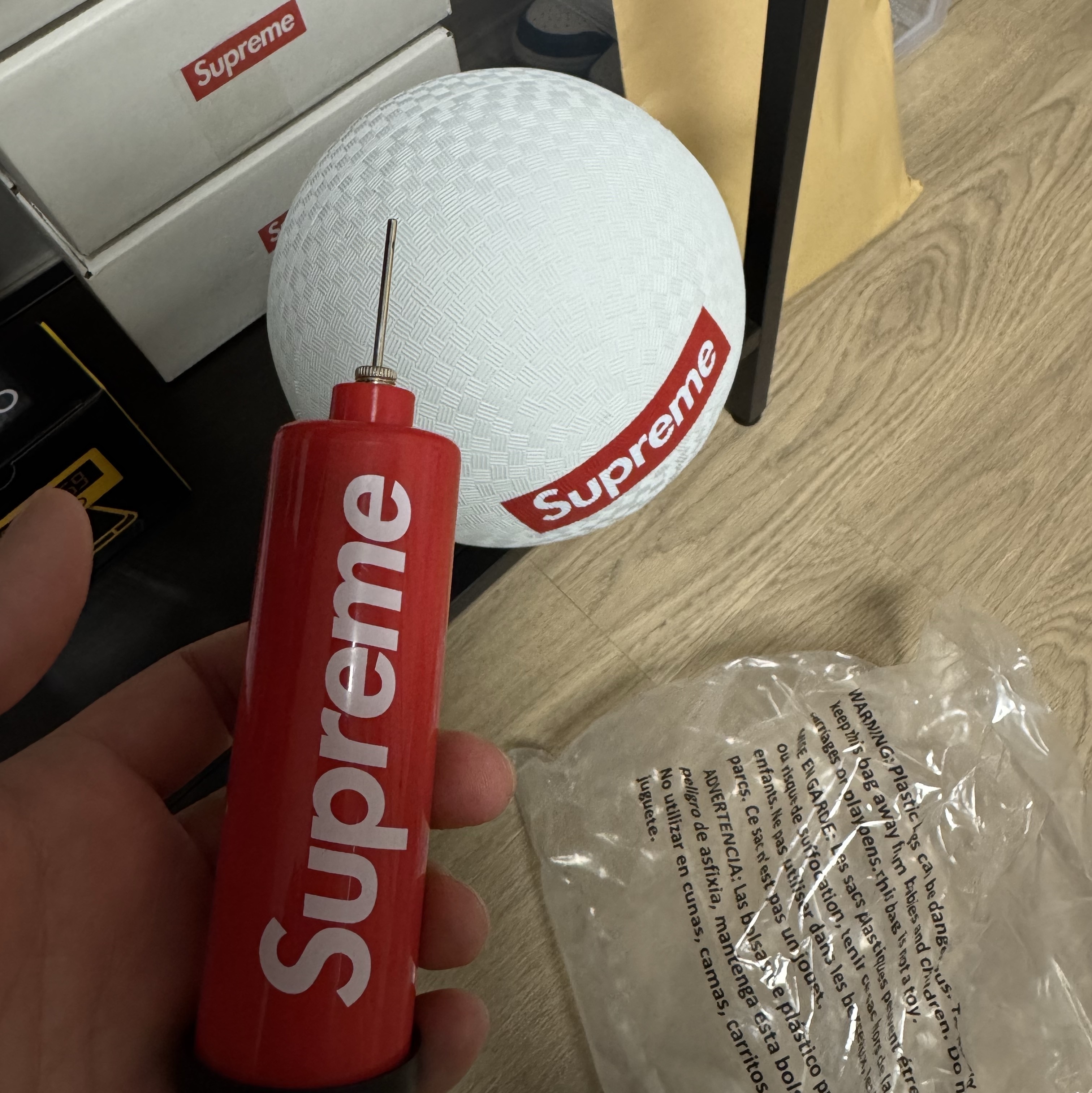 Supreme x Franklin Playground Ball White - 24SS 착용 스타일