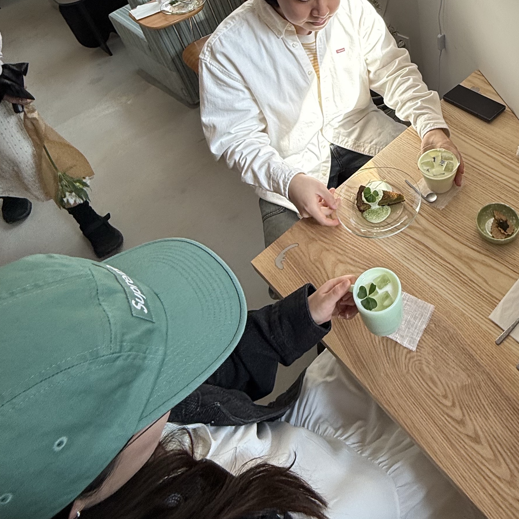 Supreme Washed Chino Twill Camp Cap Sage - 25SS, Supreme Small Box Denim Shirt White - 25SS 착용 스타일