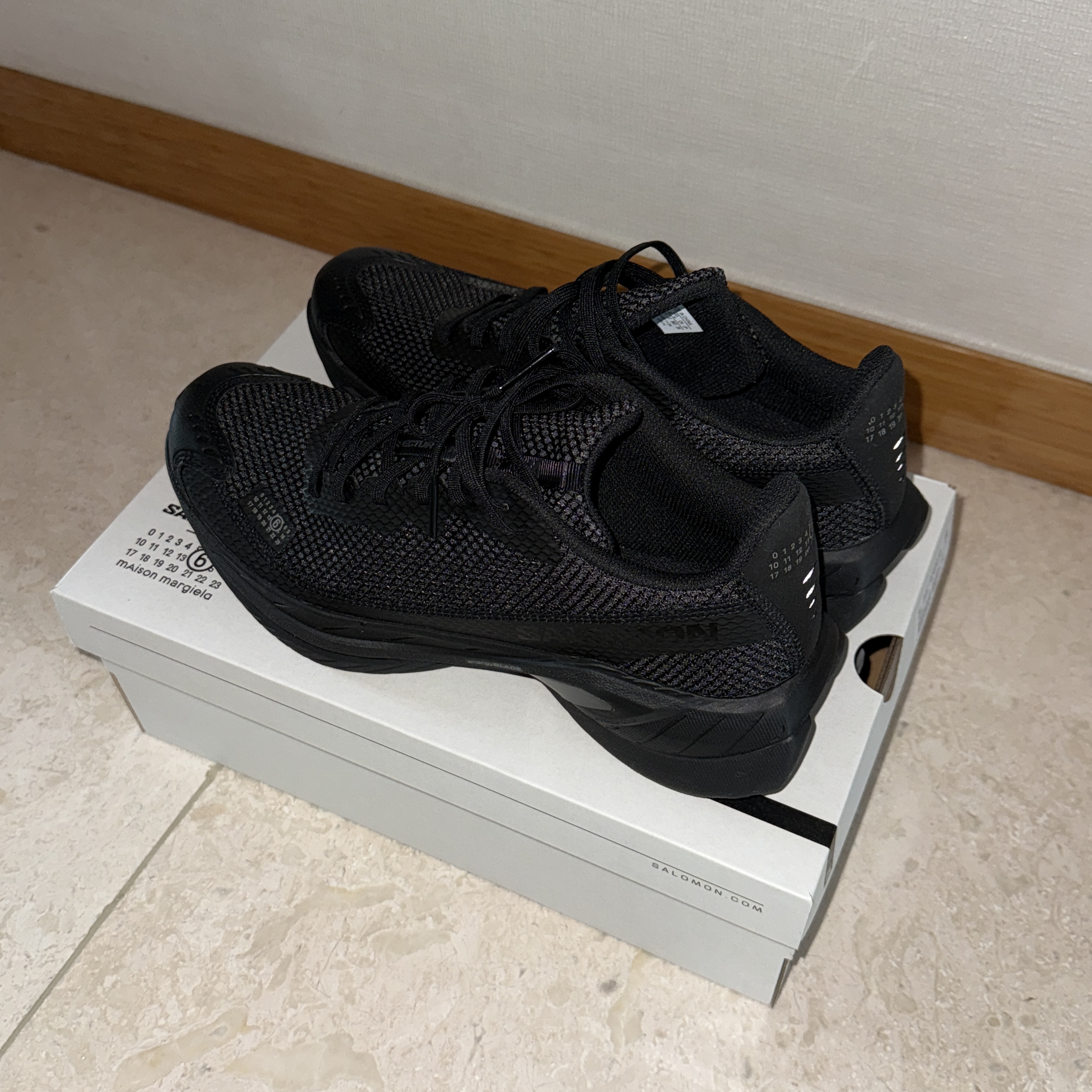 Salomon x MM6 Maison Margiela Spectur 2 Black Pewter 착용 스타일 - 3