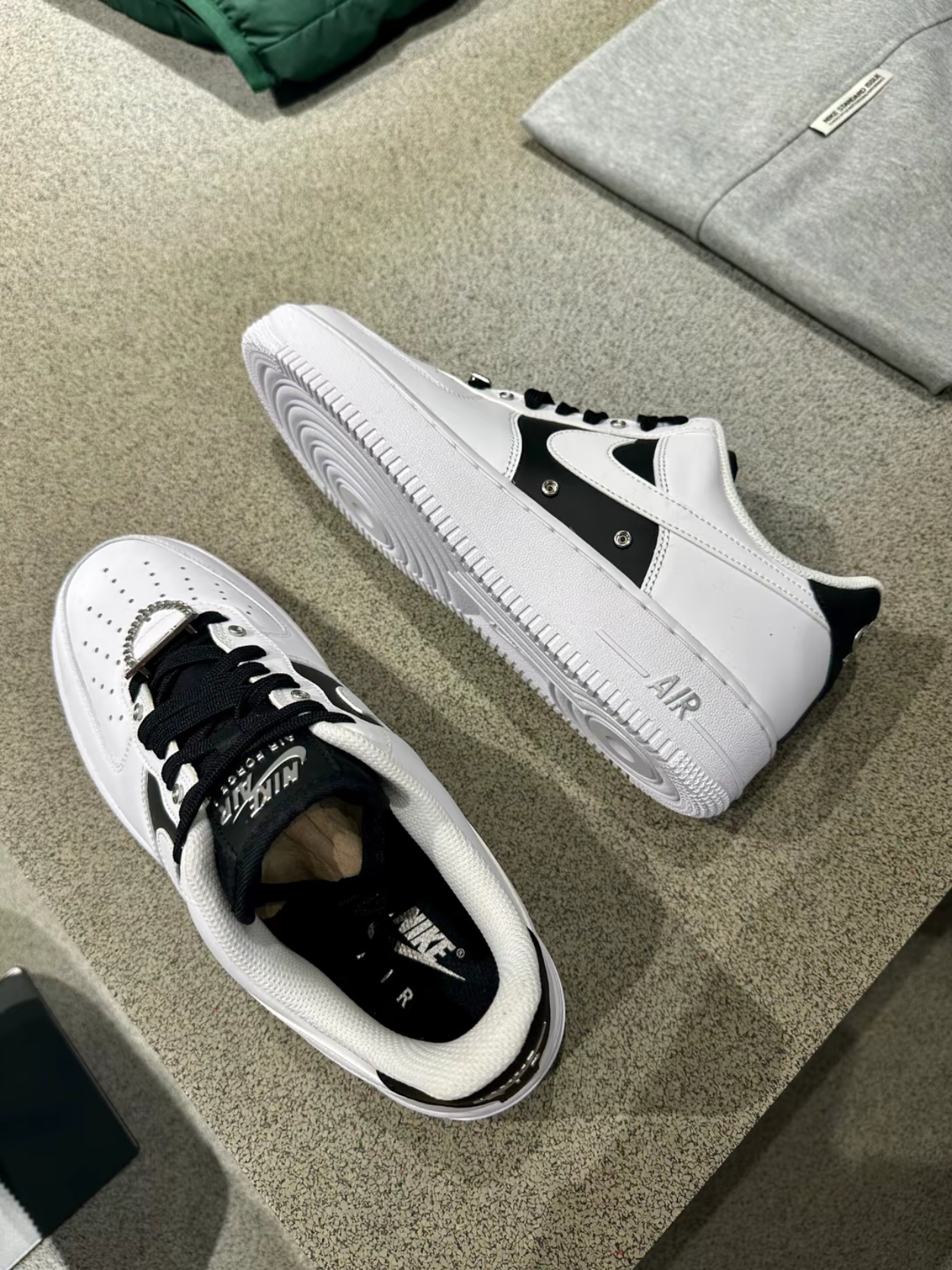 Nike Air Force 1 '07 PRM White Black 착용 스타일
