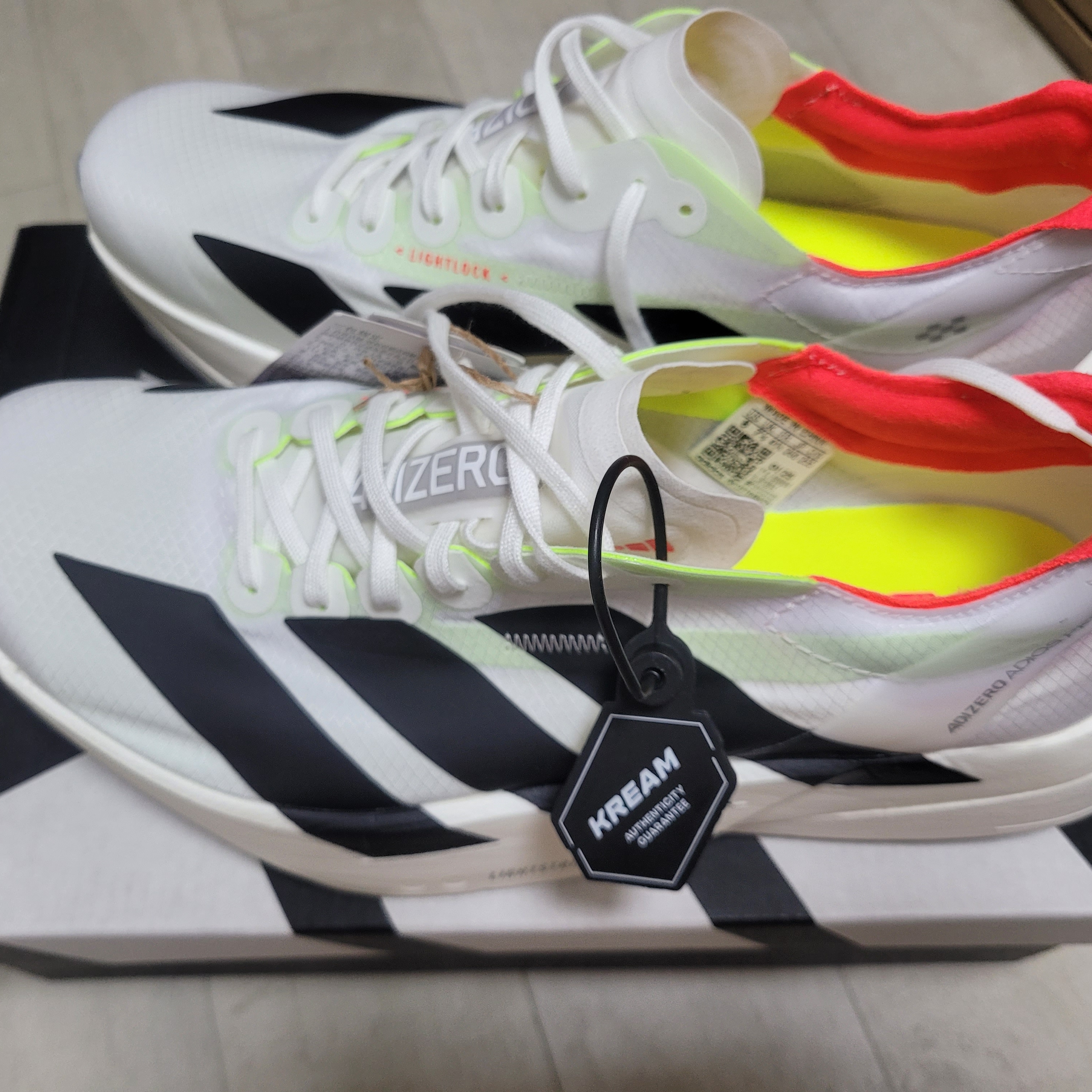 Adidas Adizero Adios Pro 4 Cloud White Core Black 착용 스타일