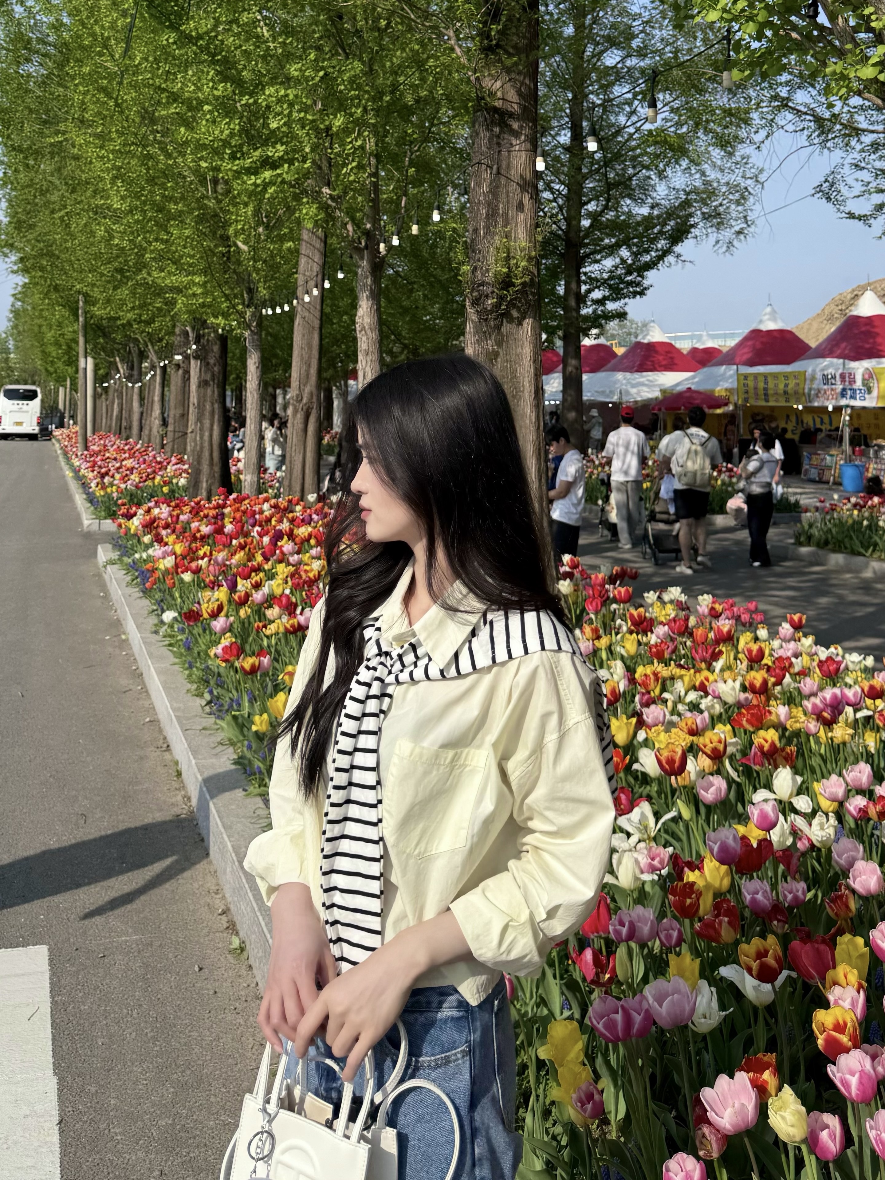 Telfar Small Shopping Bag White 착용 스타일 - 3