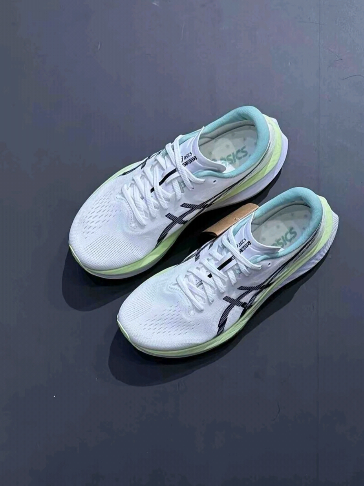 Asics Magic Speed 4 White Blue Expanse 착용 스타일