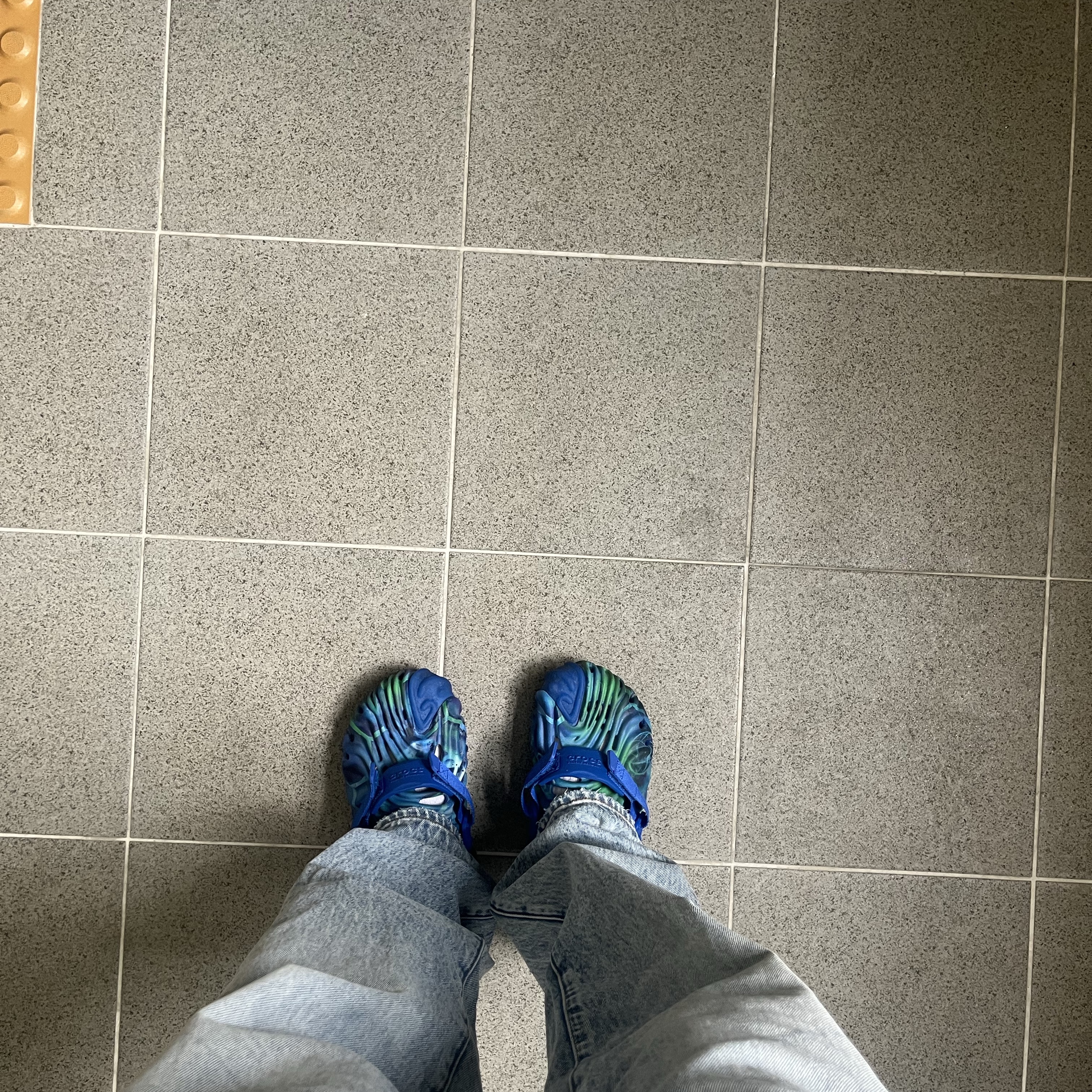 Crocs x Salehe Bembury x Futura Pollex Clog Blue 착용 스타일