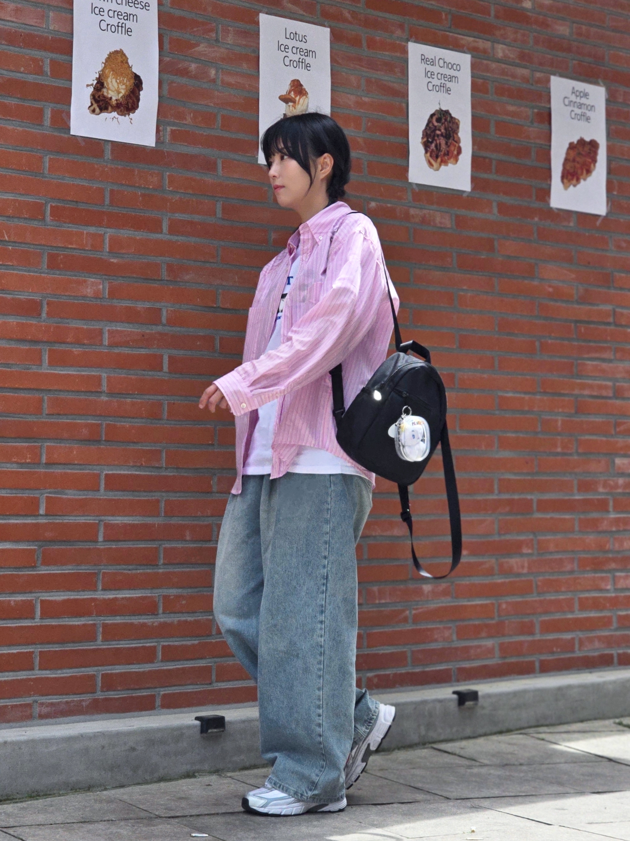 (W) Nike Initiator Cherry Metallic Silver, Nike Futura 365 Mini Backpack Black 착용 스타일 - 1