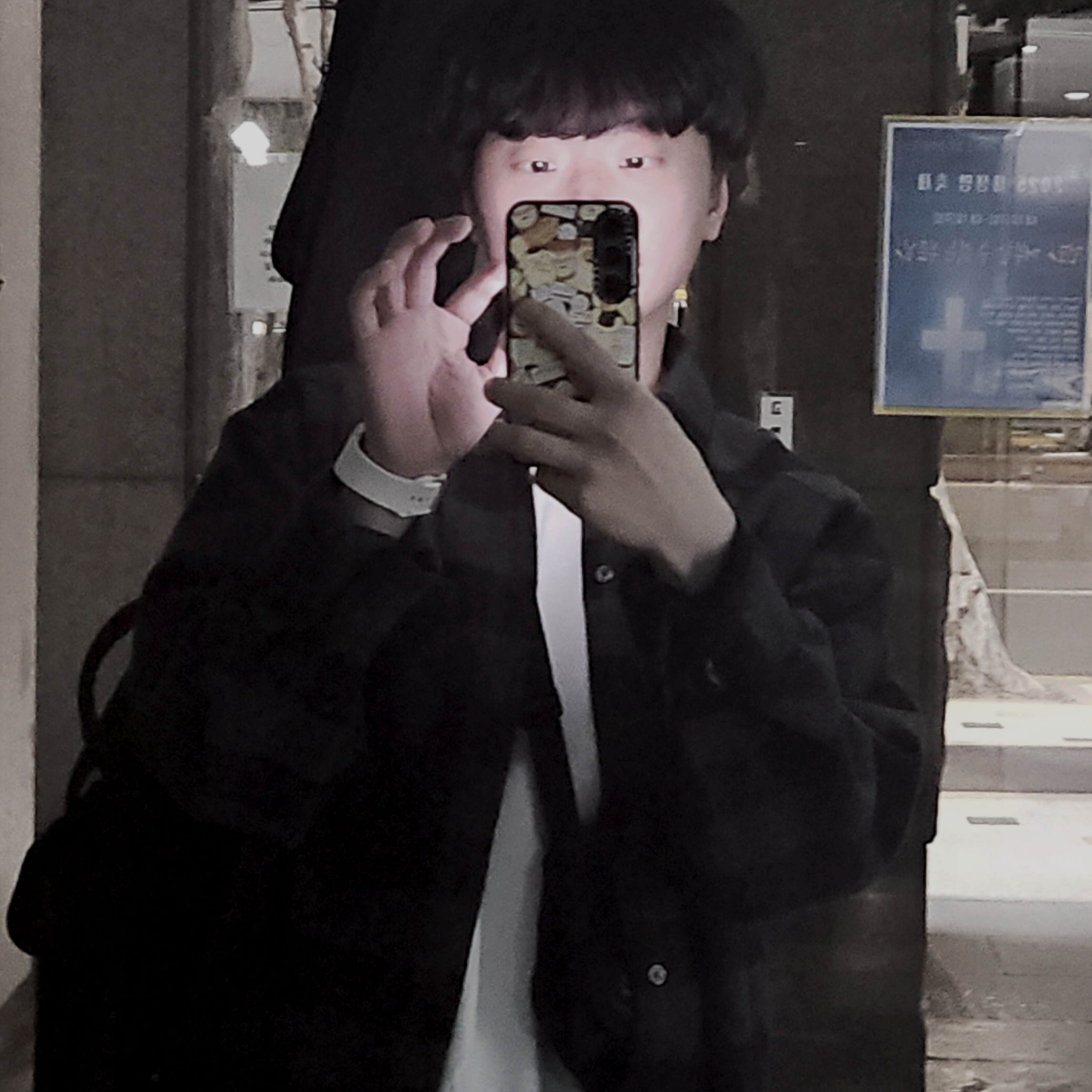 IAB Studio Gingham Check Shirt Black White, Porter Frame Shoulder Bag Black 착용 스타일
