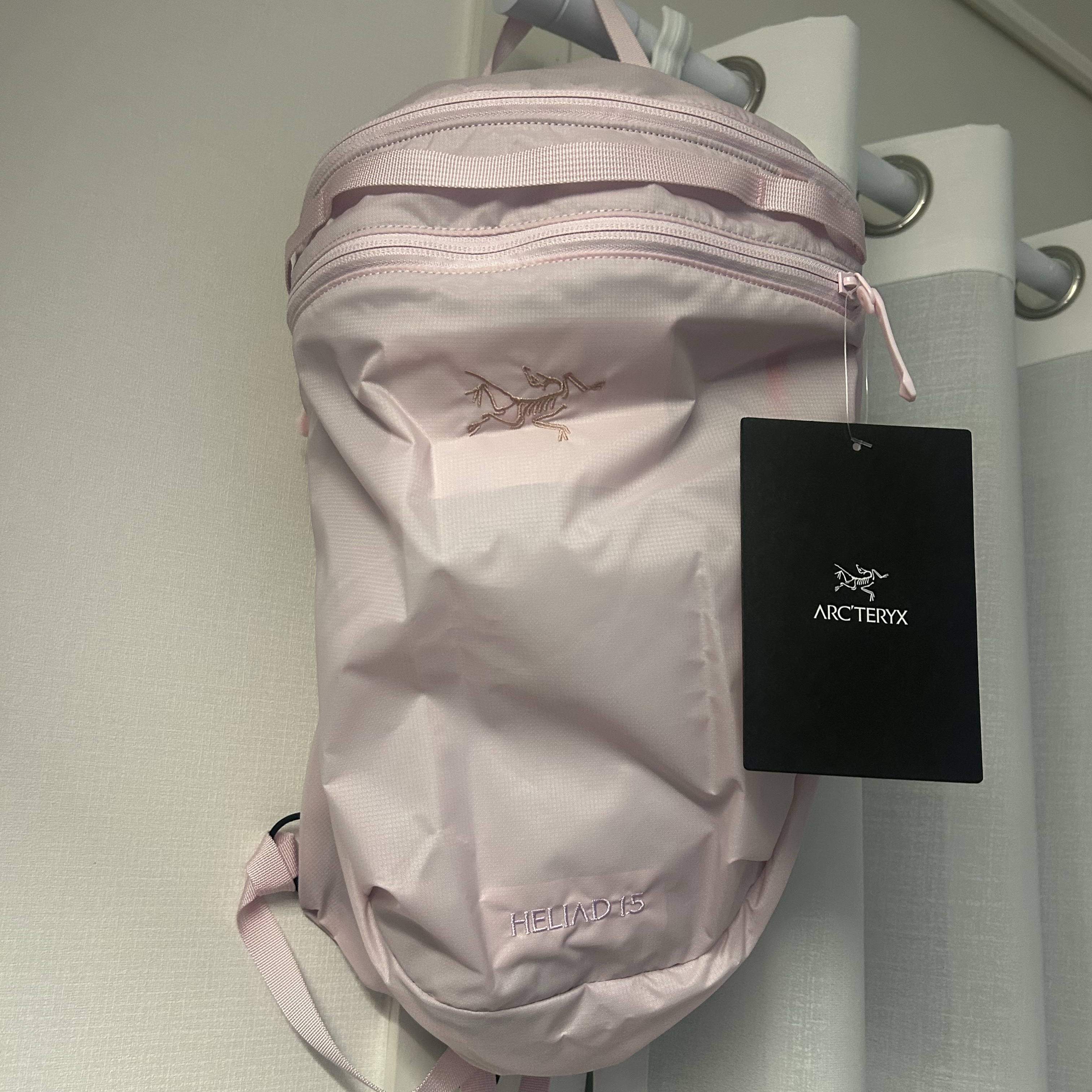 Arc'teryx Heliad 15 Backpack Pink Glow, Arc'teryx Heliad 15 Backpack Black 착용 스타일