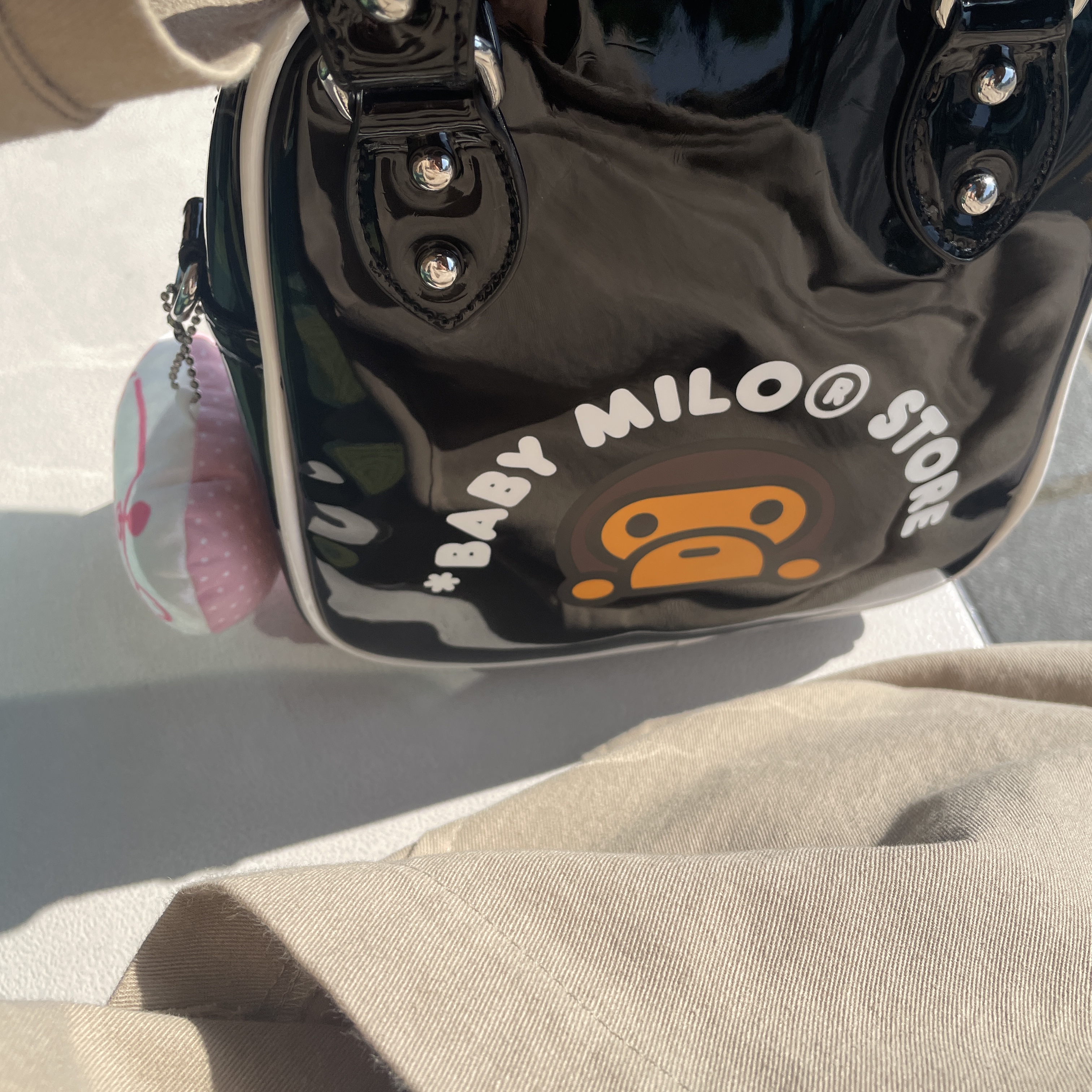 BAPE Baby Milo Bowlingtas Black 착용 스타일 - 2