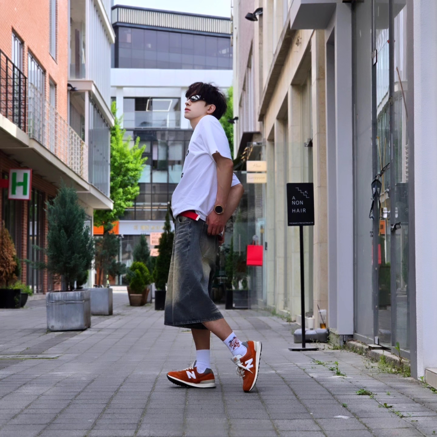 True Religion Hustle Webbing Belt Red, BAPE Ninja College T-Shirt White 착용 스타일 - 4