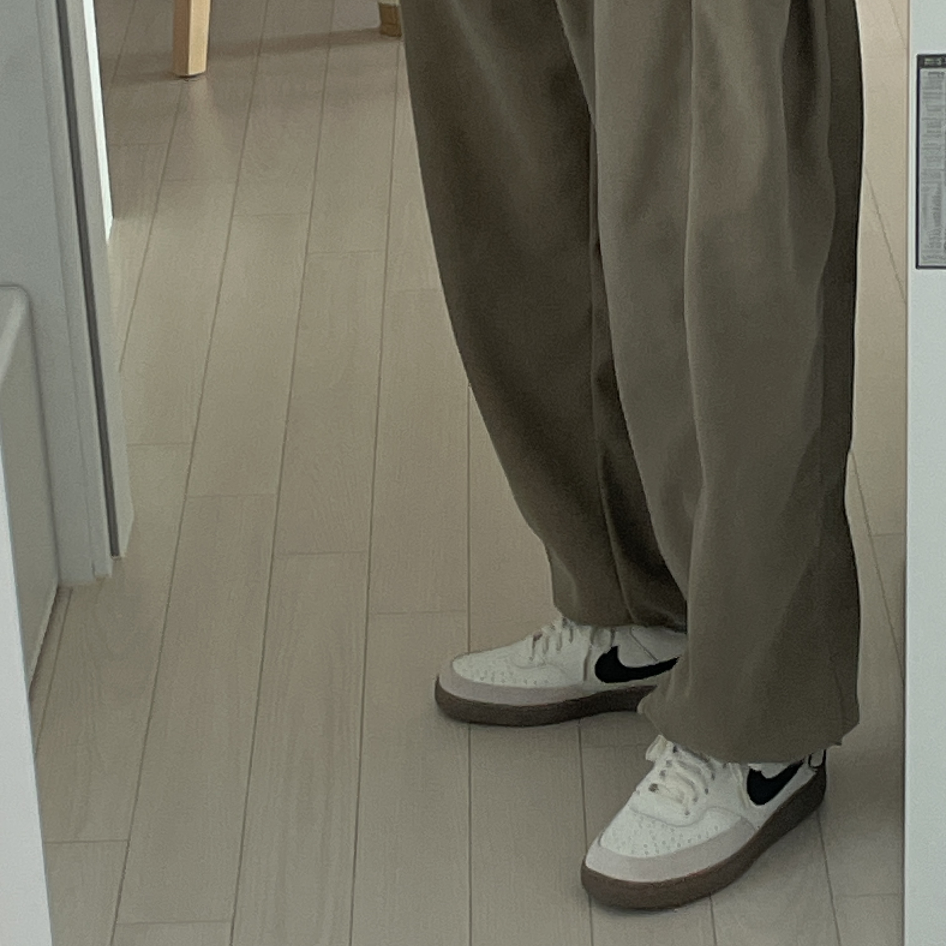 Nike Court Vision Low Sail Light Orewood Brown 착용 스타일
